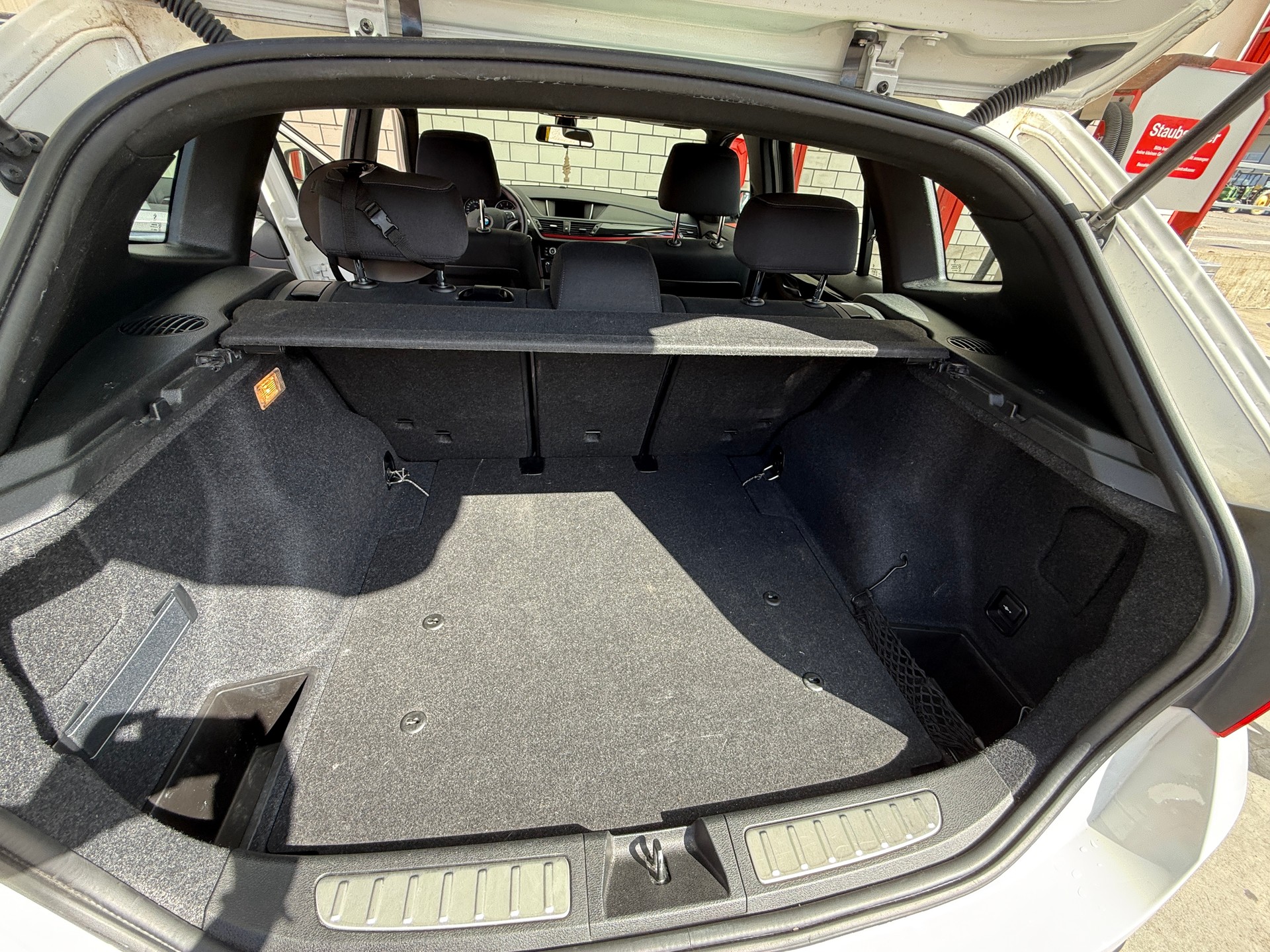 BMW 18d xDrive-image-5