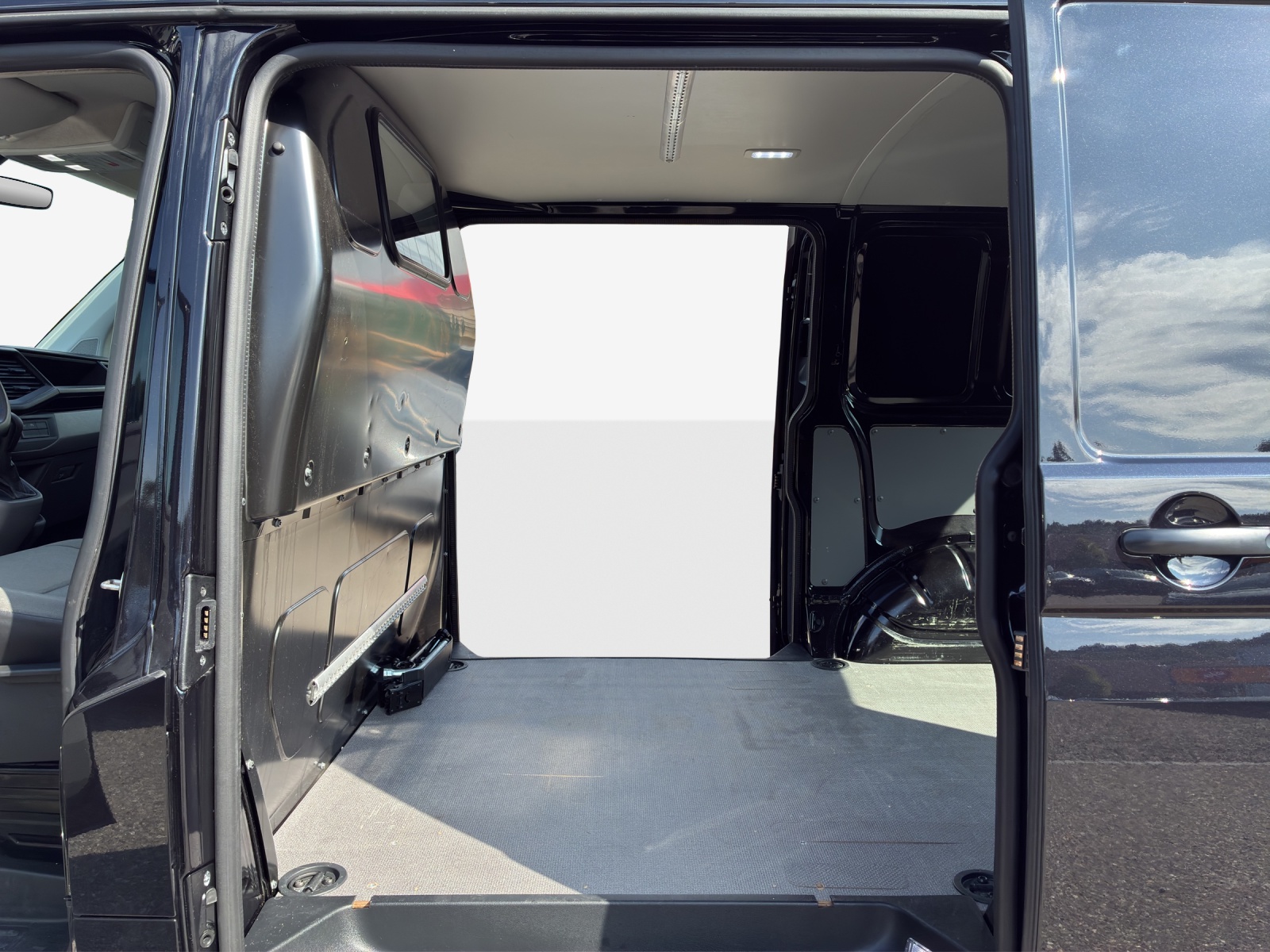 VW T6.1 2.0 TDI DSG-image-15