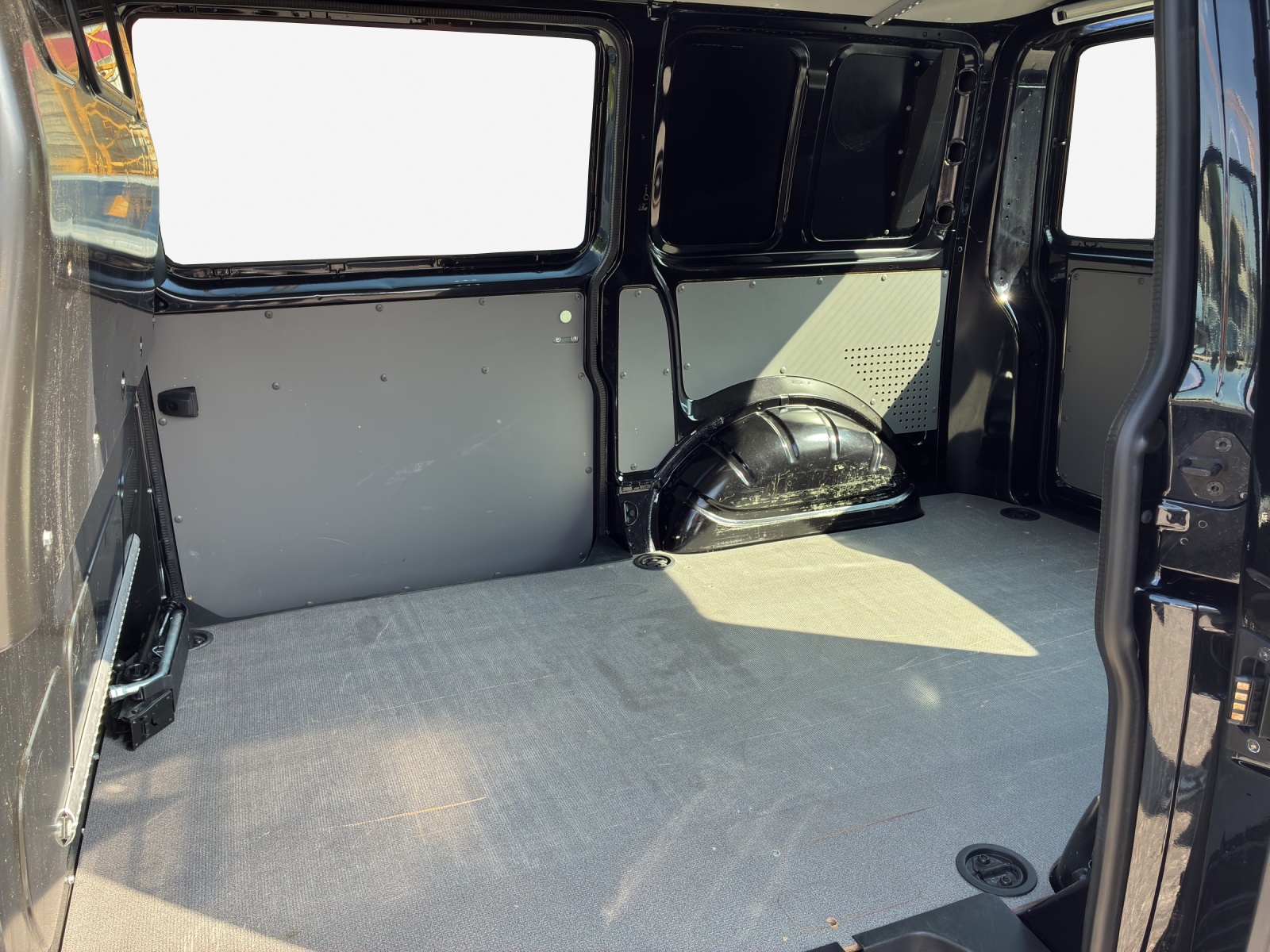 VW T6.1 2.0 TDI DSG-image-11