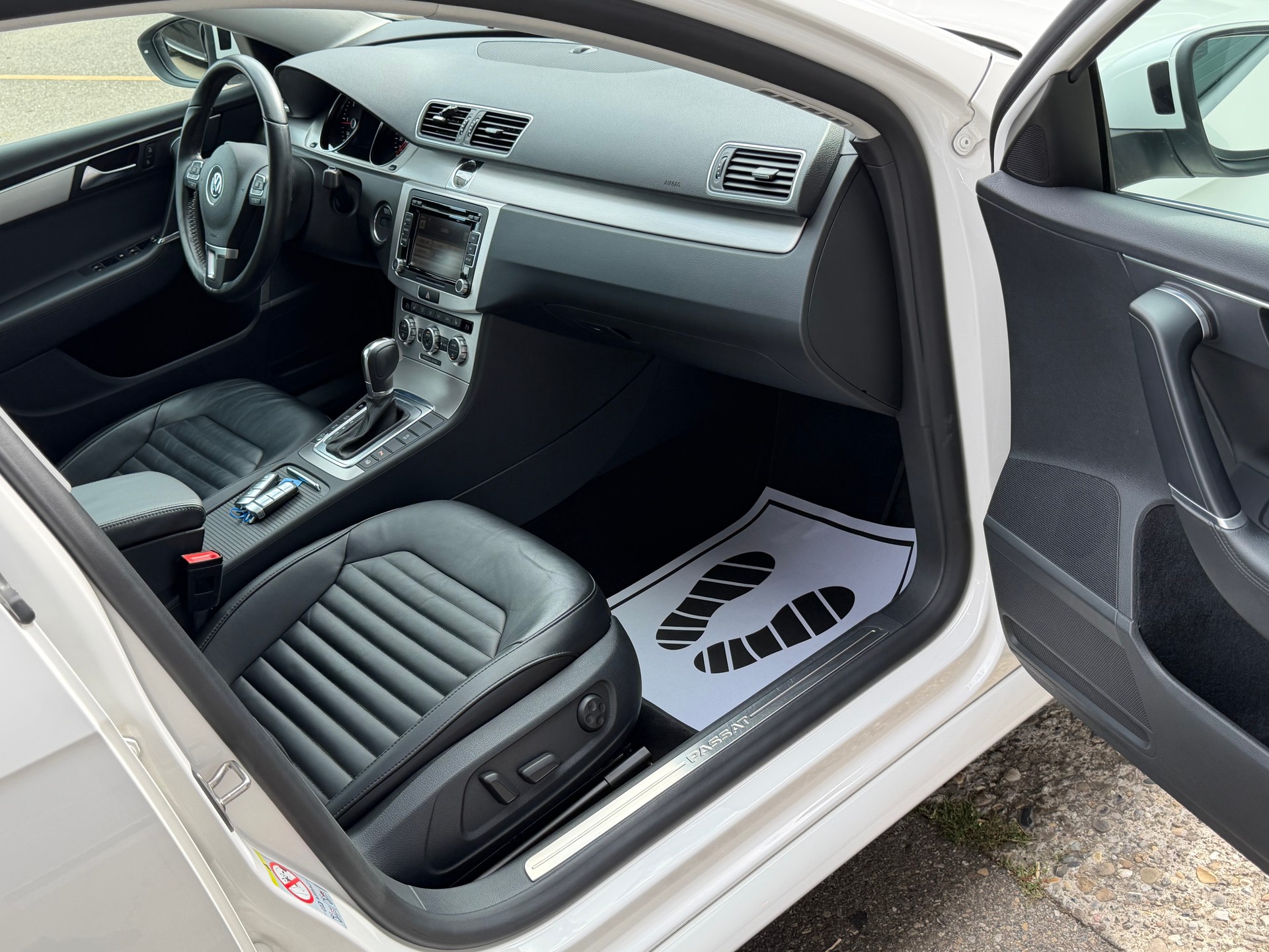 VW Passat 2.0 TDI BlueMotion Technology Highline DSG-image-10