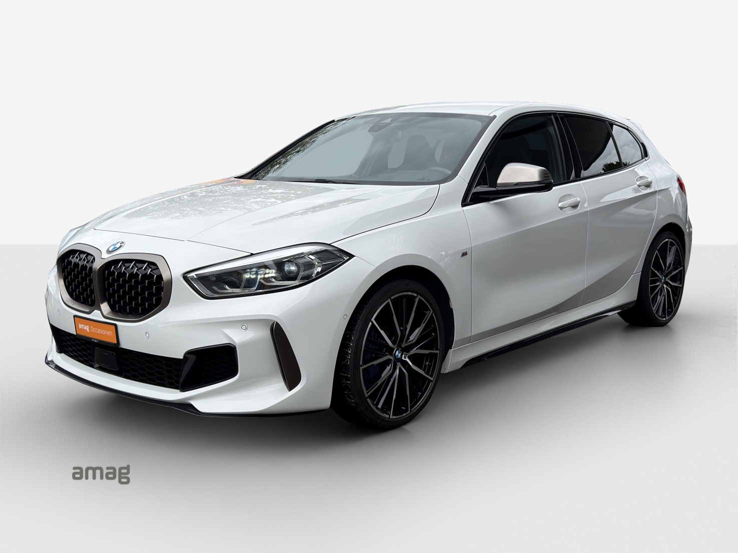 BMW M135i xDrive Steptronic-image-0
