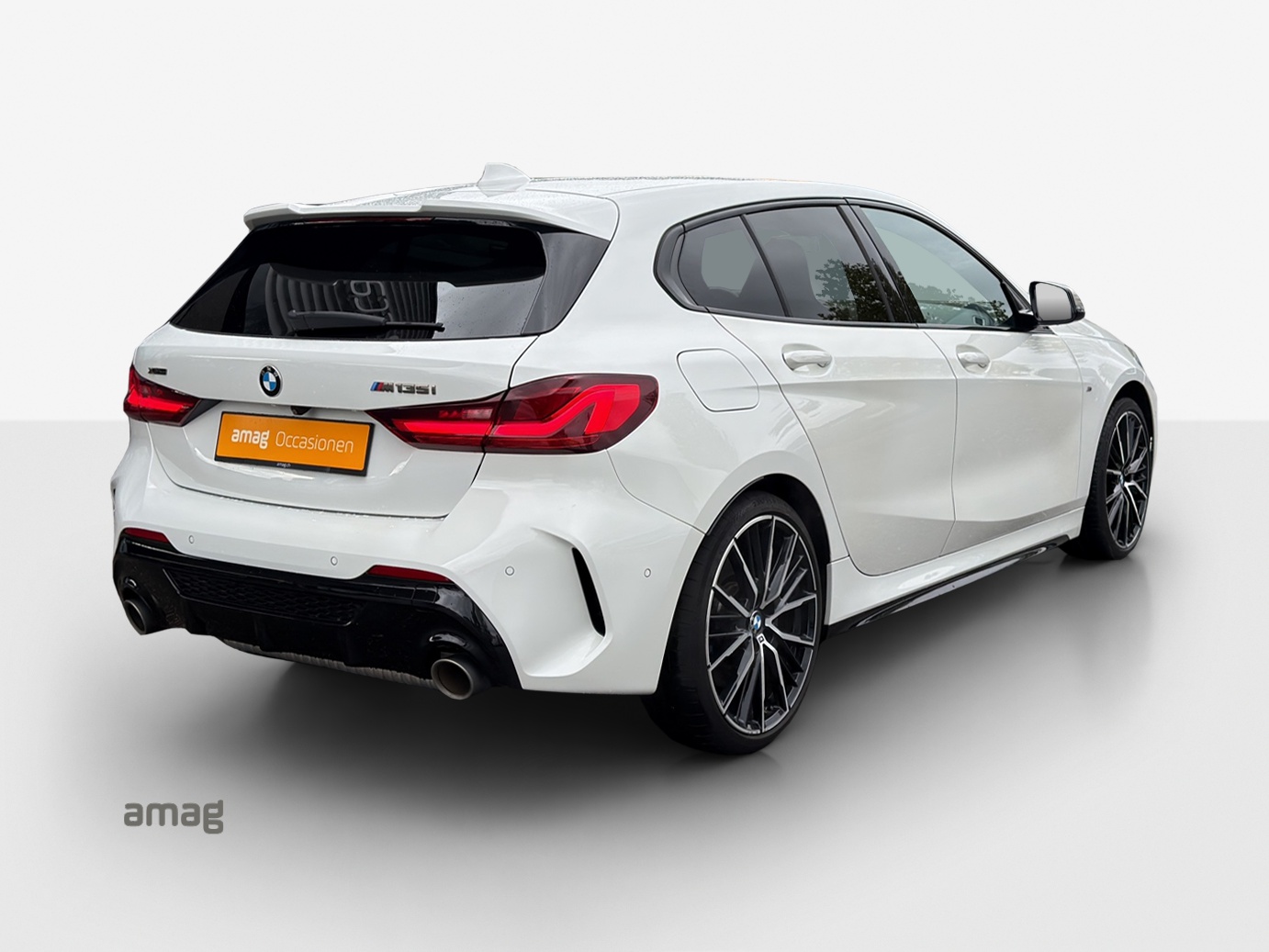 BMW M135i xDrive Steptronic-image-4