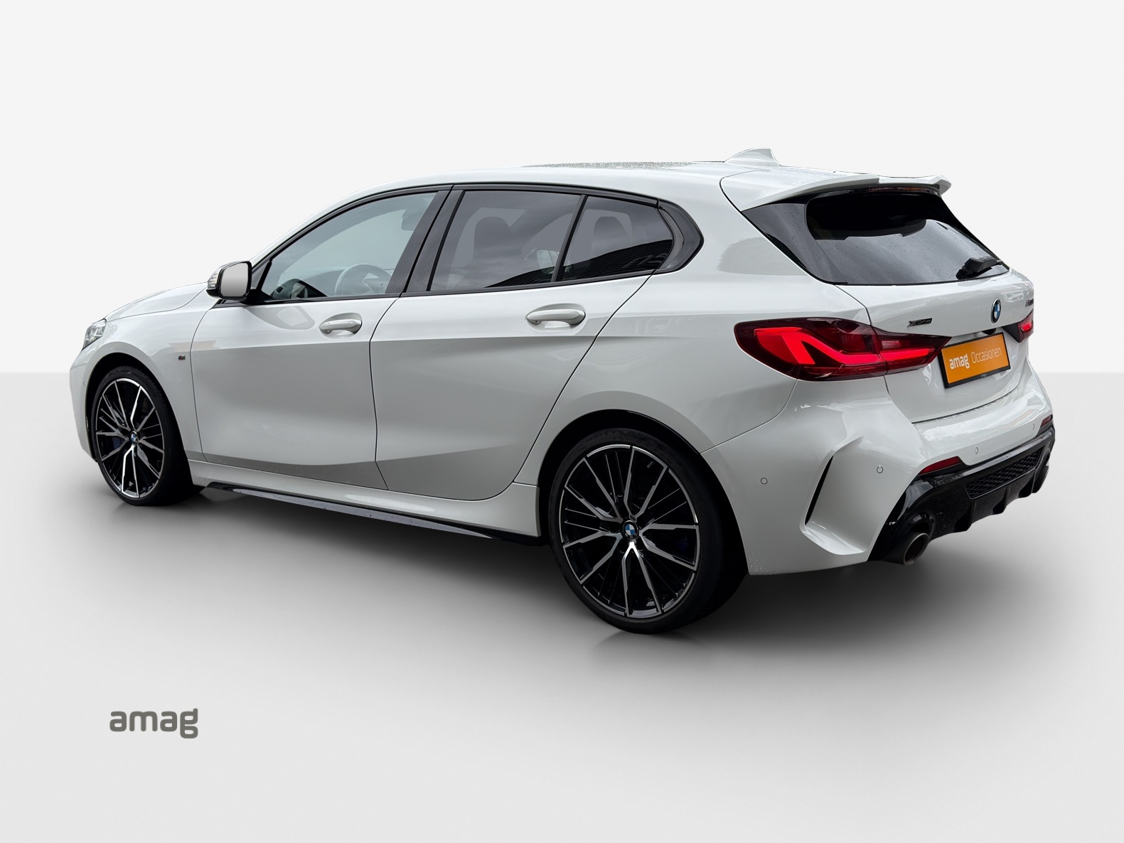 BMW M135i xDrive Steptronic-image-2
