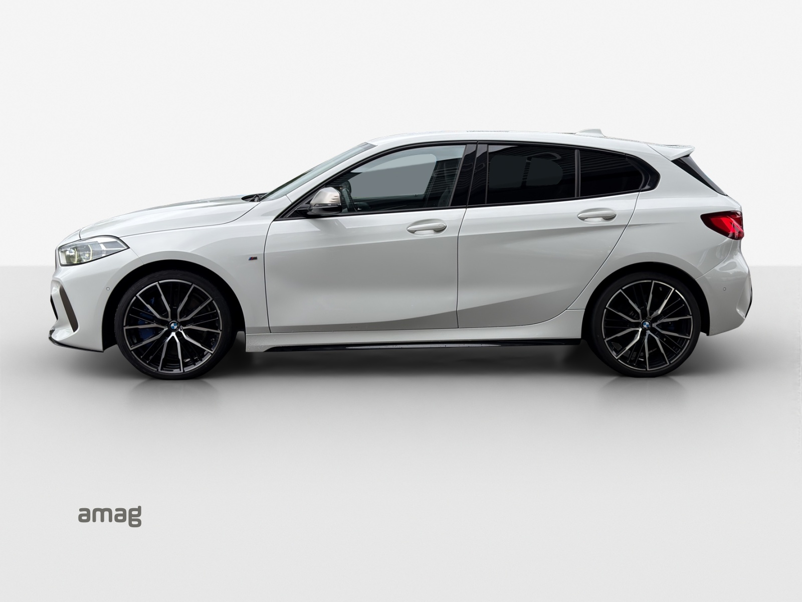 BMW M135i xDrive Steptronic-image-1