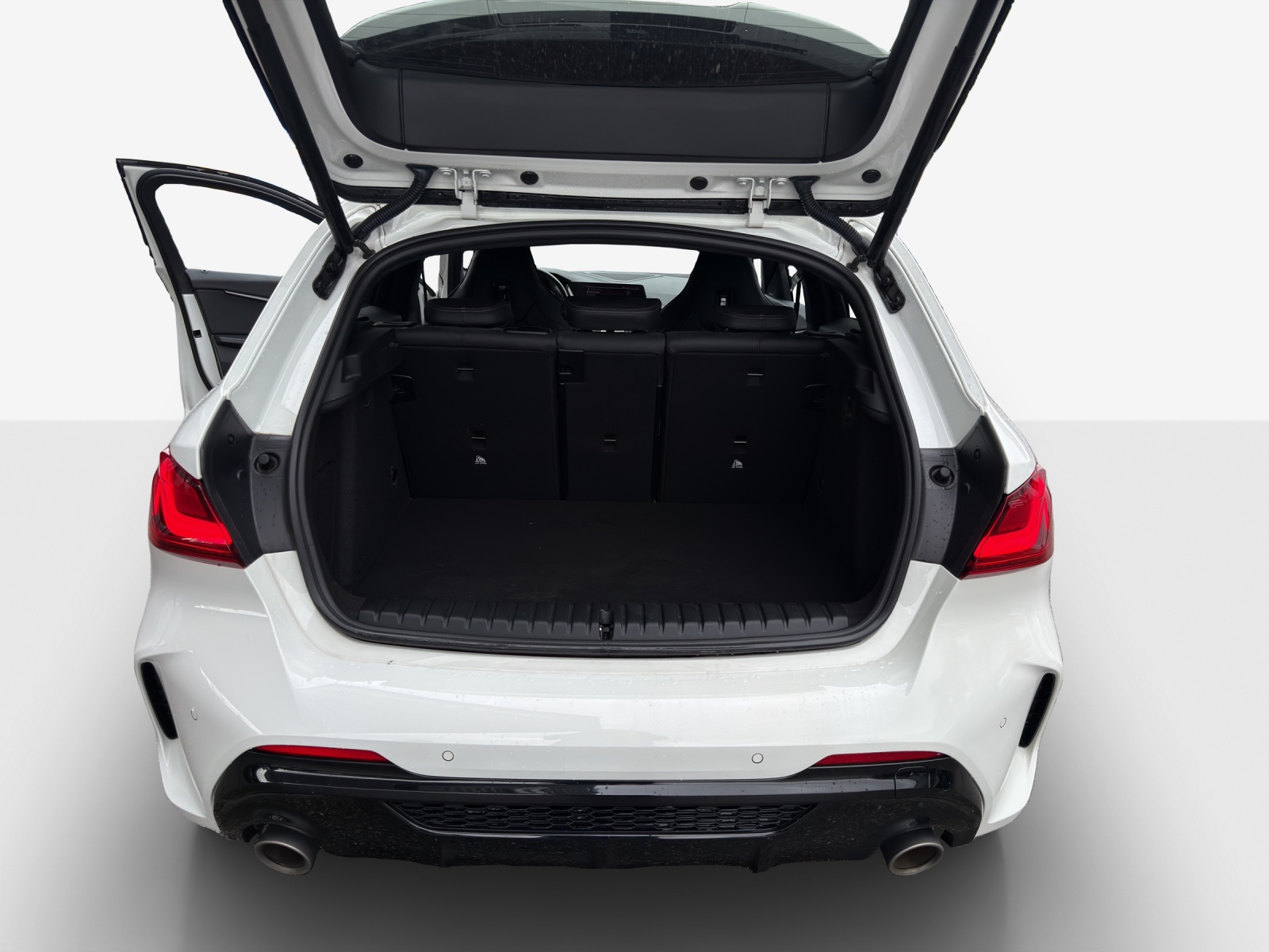 BMW M135i xDrive Steptronic-image-12
