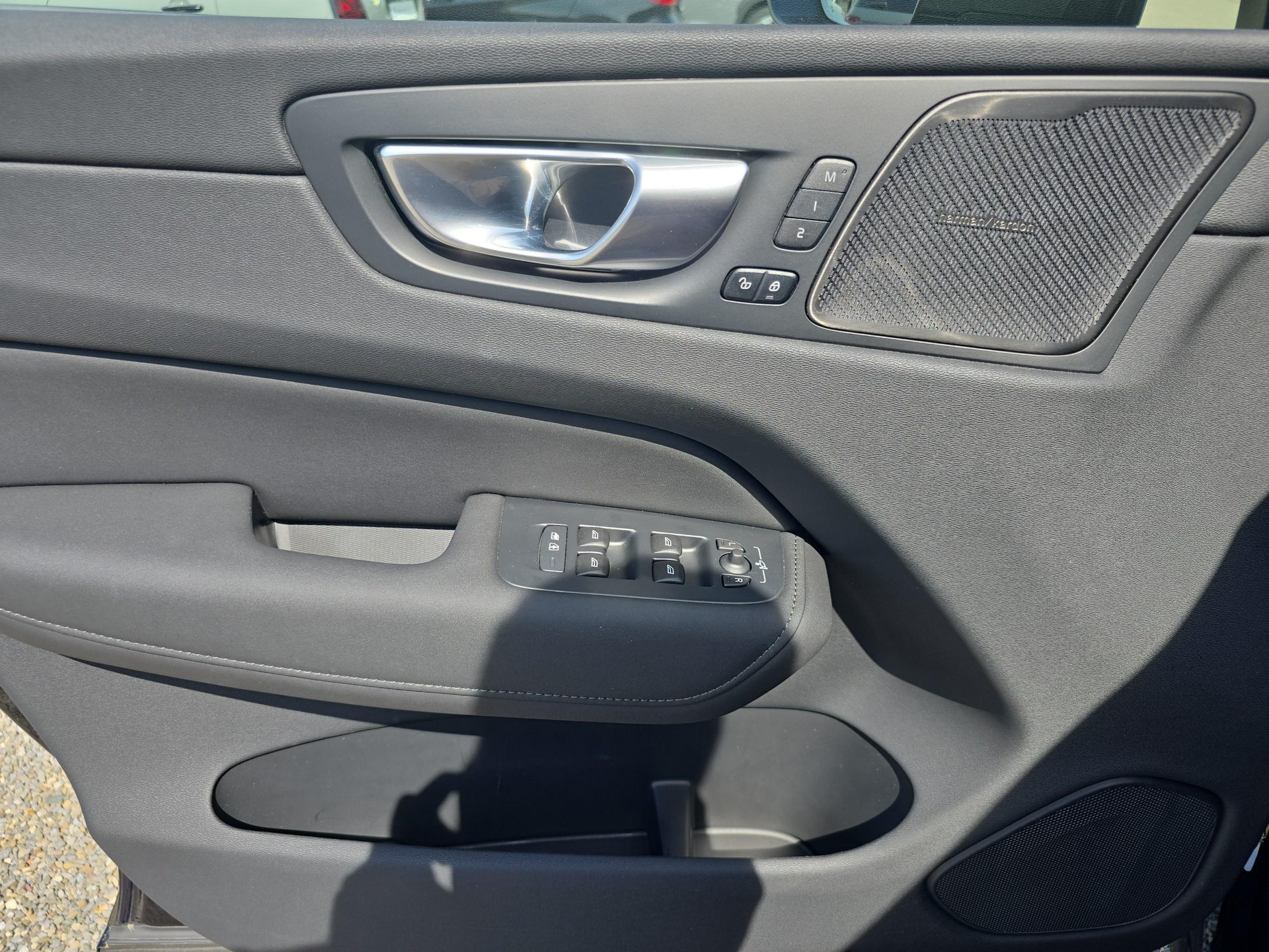 VOLVO XC60 2.0 T6 TE Plus Dark eAWD-image-18