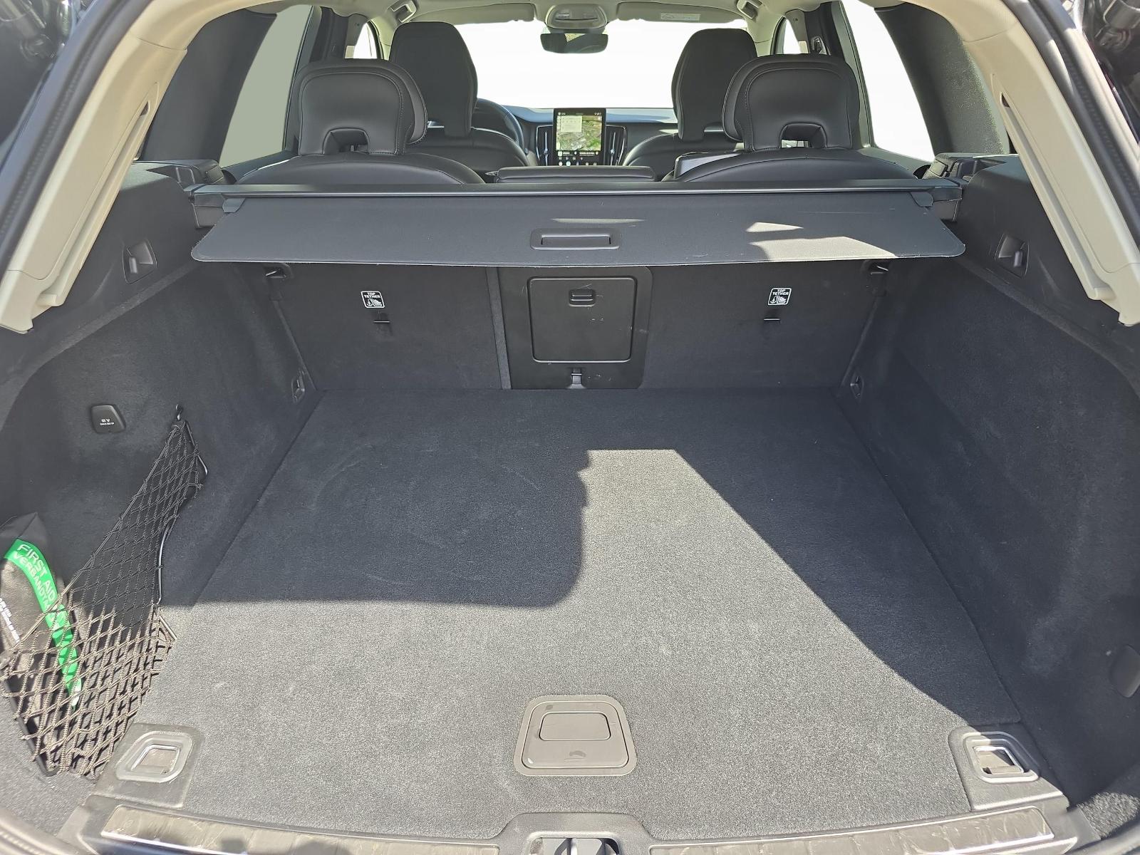 VOLVO XC60 2.0 T6 TE Plus Dark eAWD-image-12