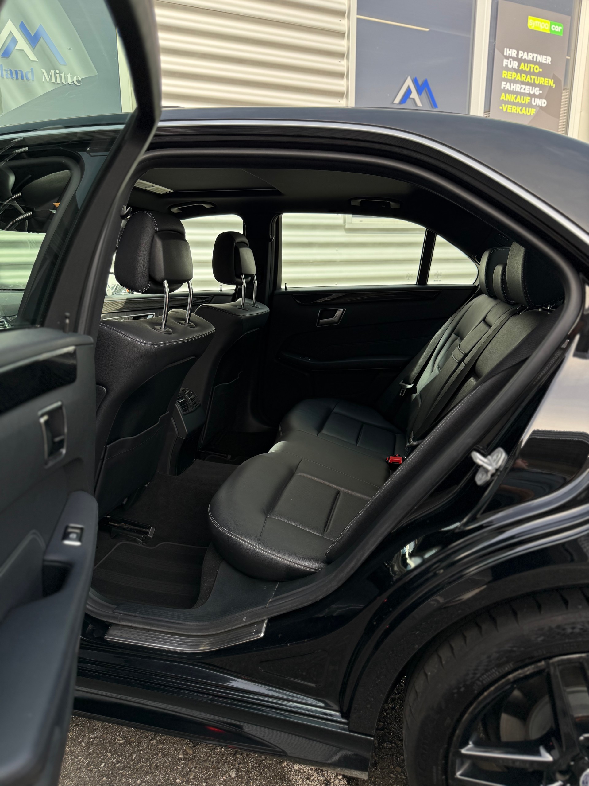 MERCEDES-BENZ E 350 4Matic 7G-Tronic AMG-Line-image-6