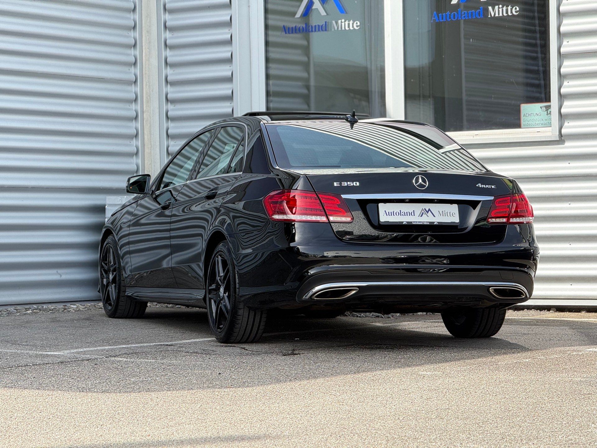 MERCEDES-BENZ E 350 4Matic 7G-Tronic AMG-Line-showroom-element-3
