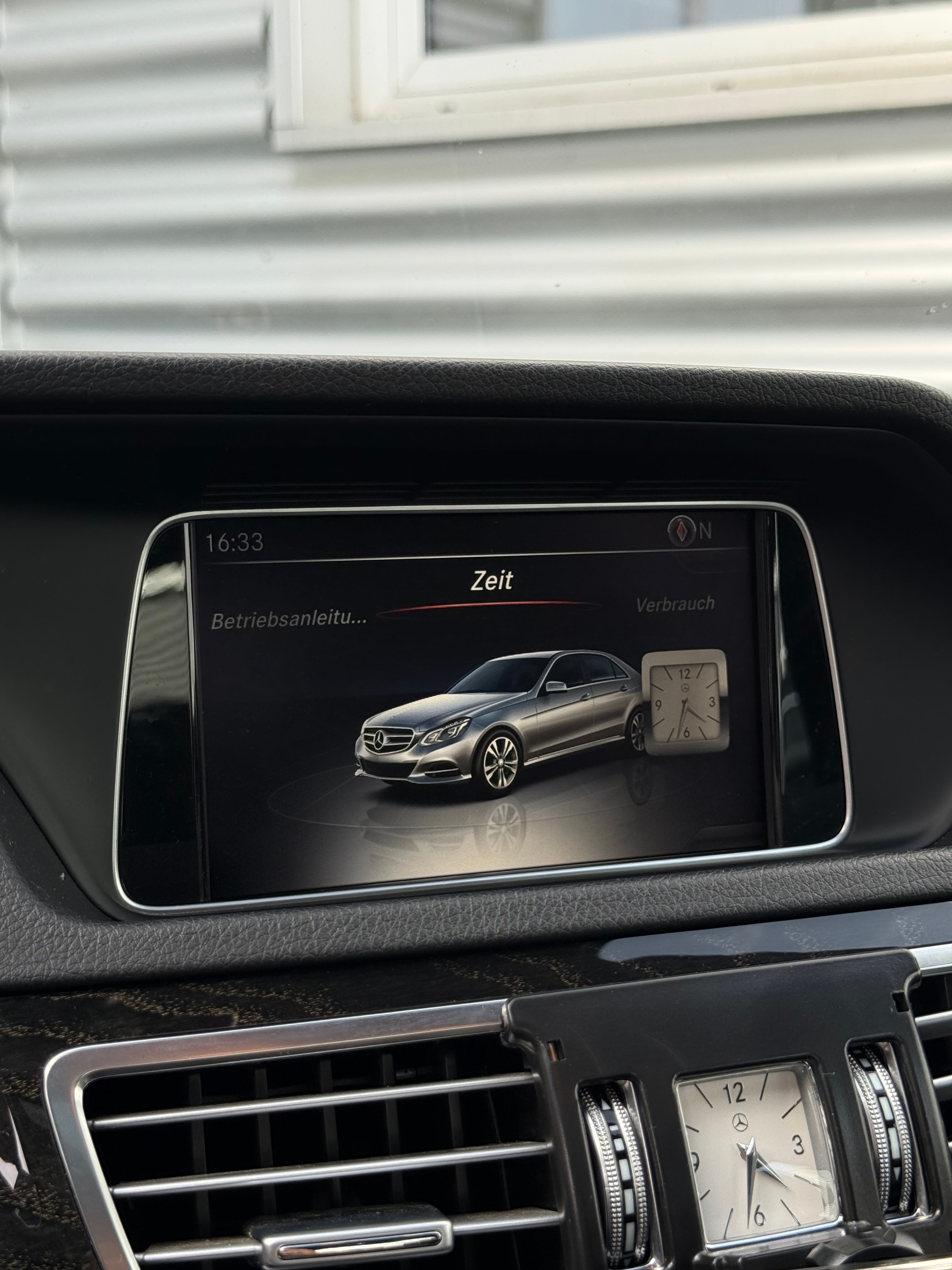 MERCEDES-BENZ E 350 4Matic 7G-Tronic AMG-Line-image-15