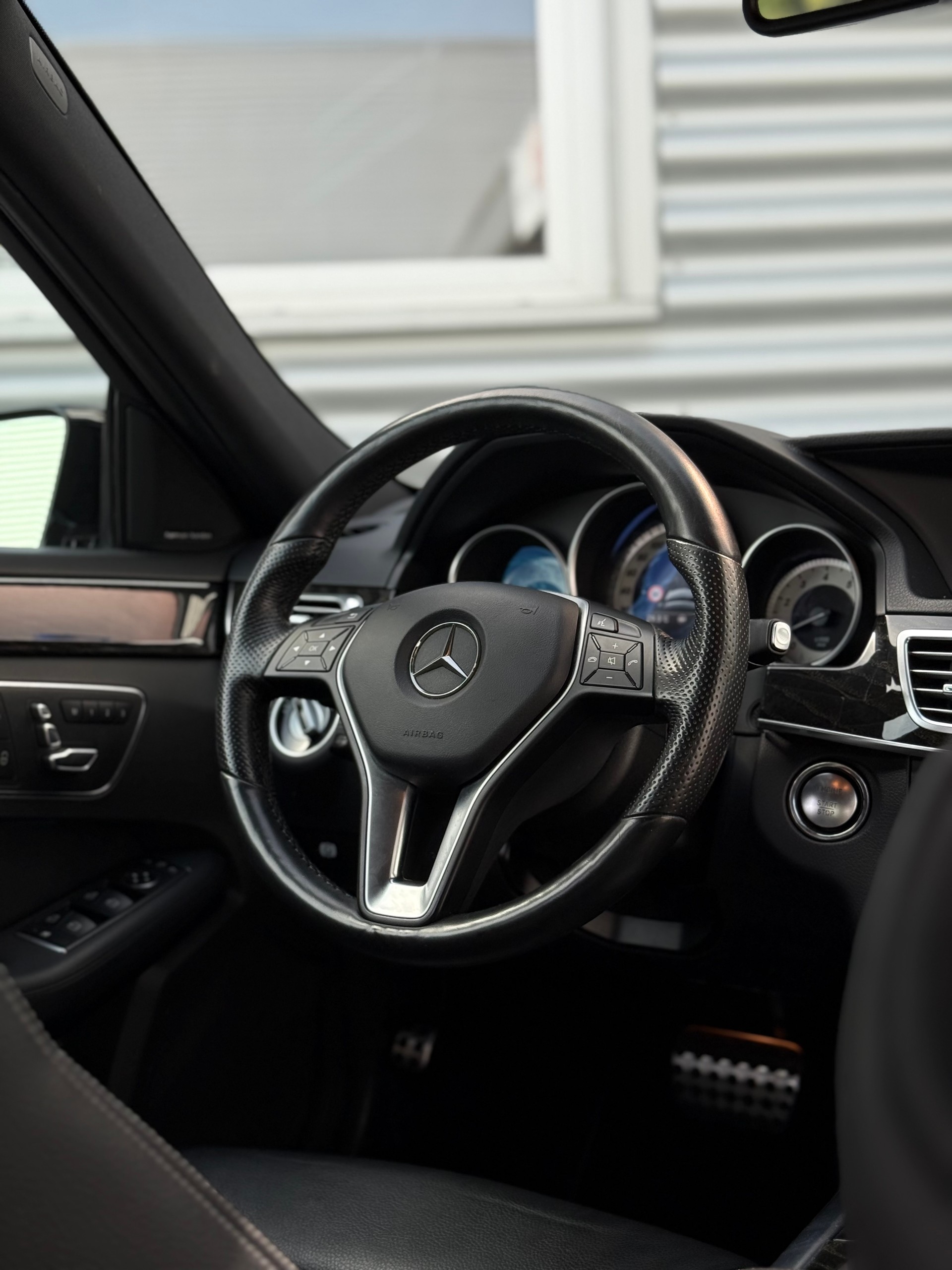 MERCEDES-BENZ E 350 4Matic 7G-Tronic AMG-Line-image-8