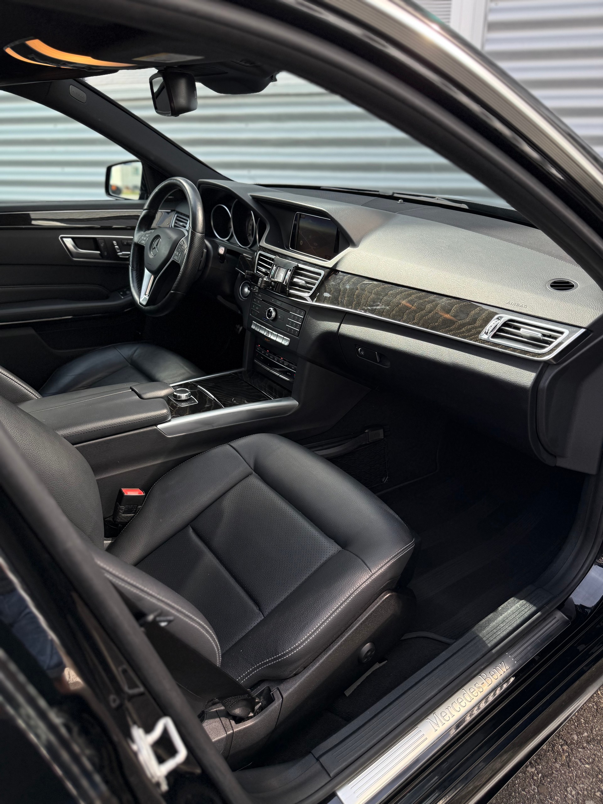 MERCEDES-BENZ E 350 4Matic 7G-Tronic AMG-Line-image-5