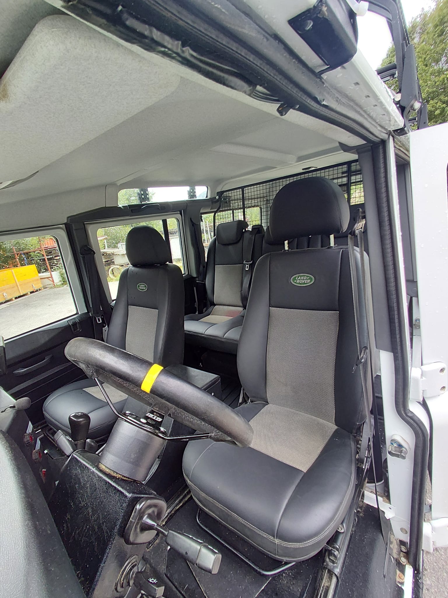 LAND ROVER Defender 110TD-image-9