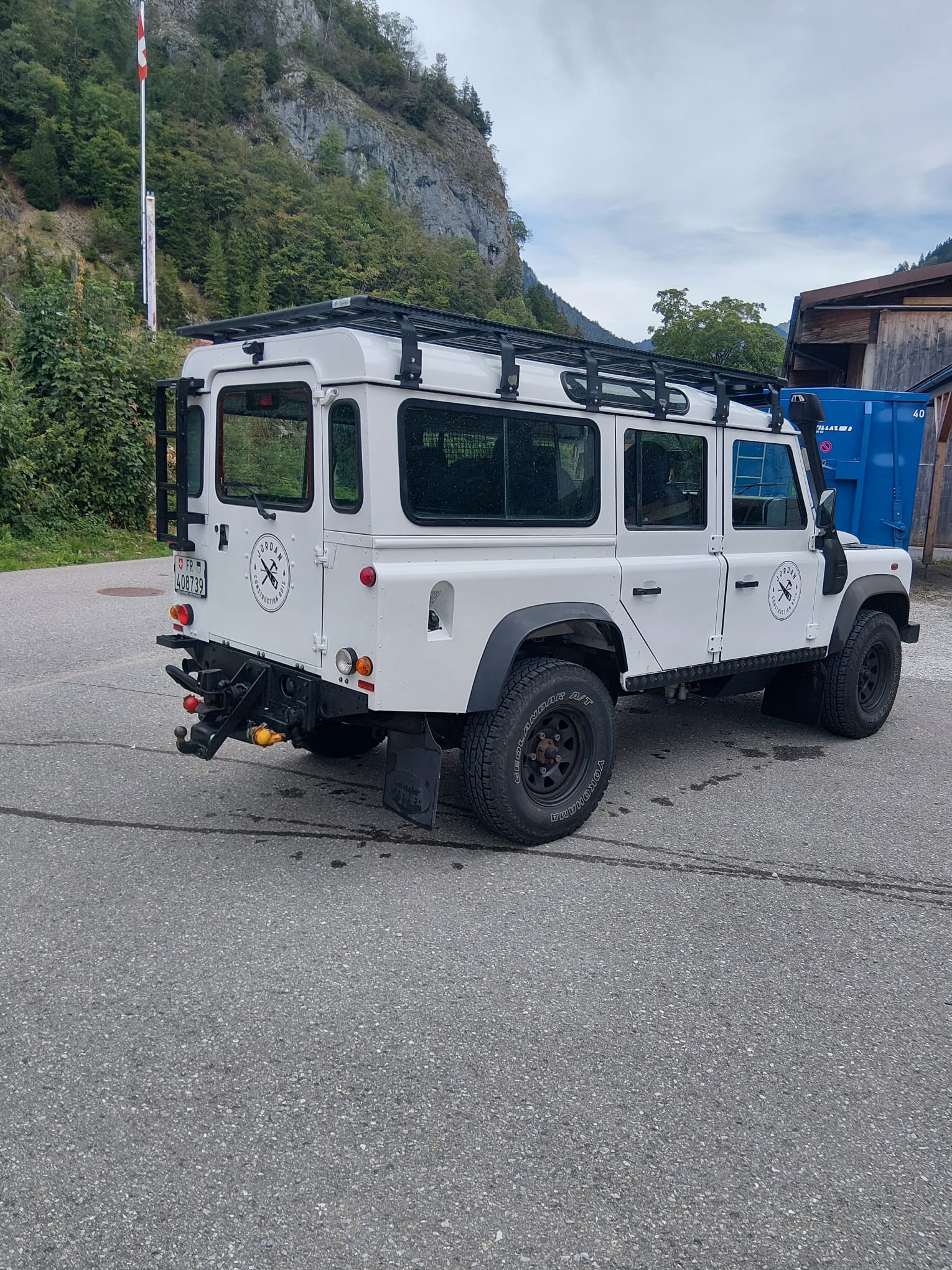 LAND ROVER Defender 110TD-showroom-element-2