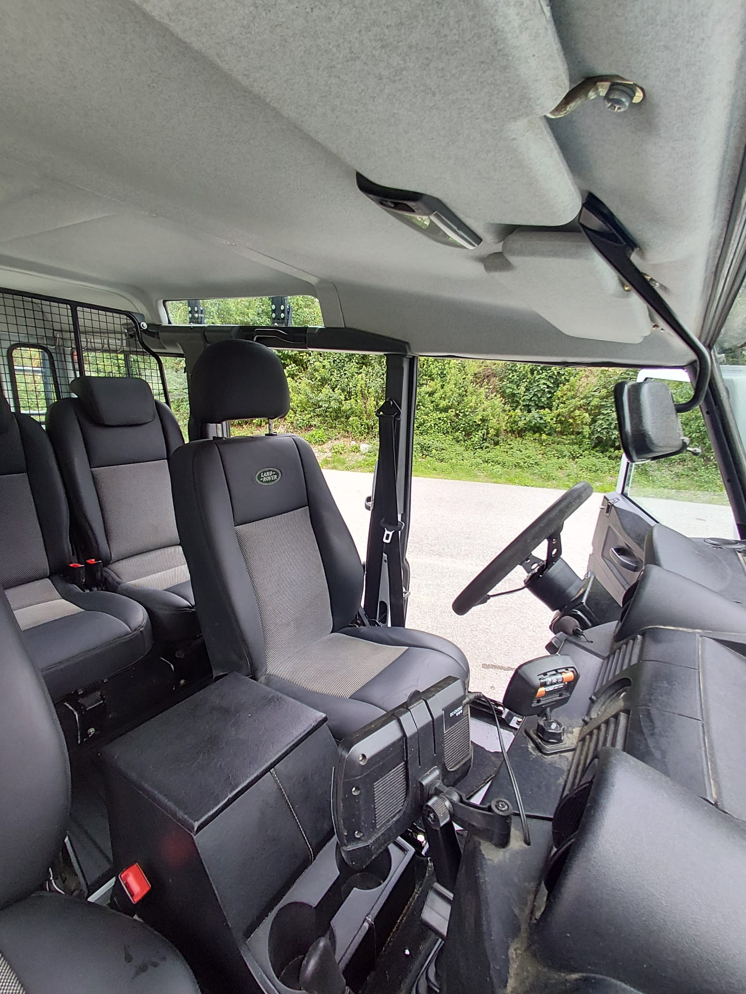LAND ROVER Defender 110TD-image-10