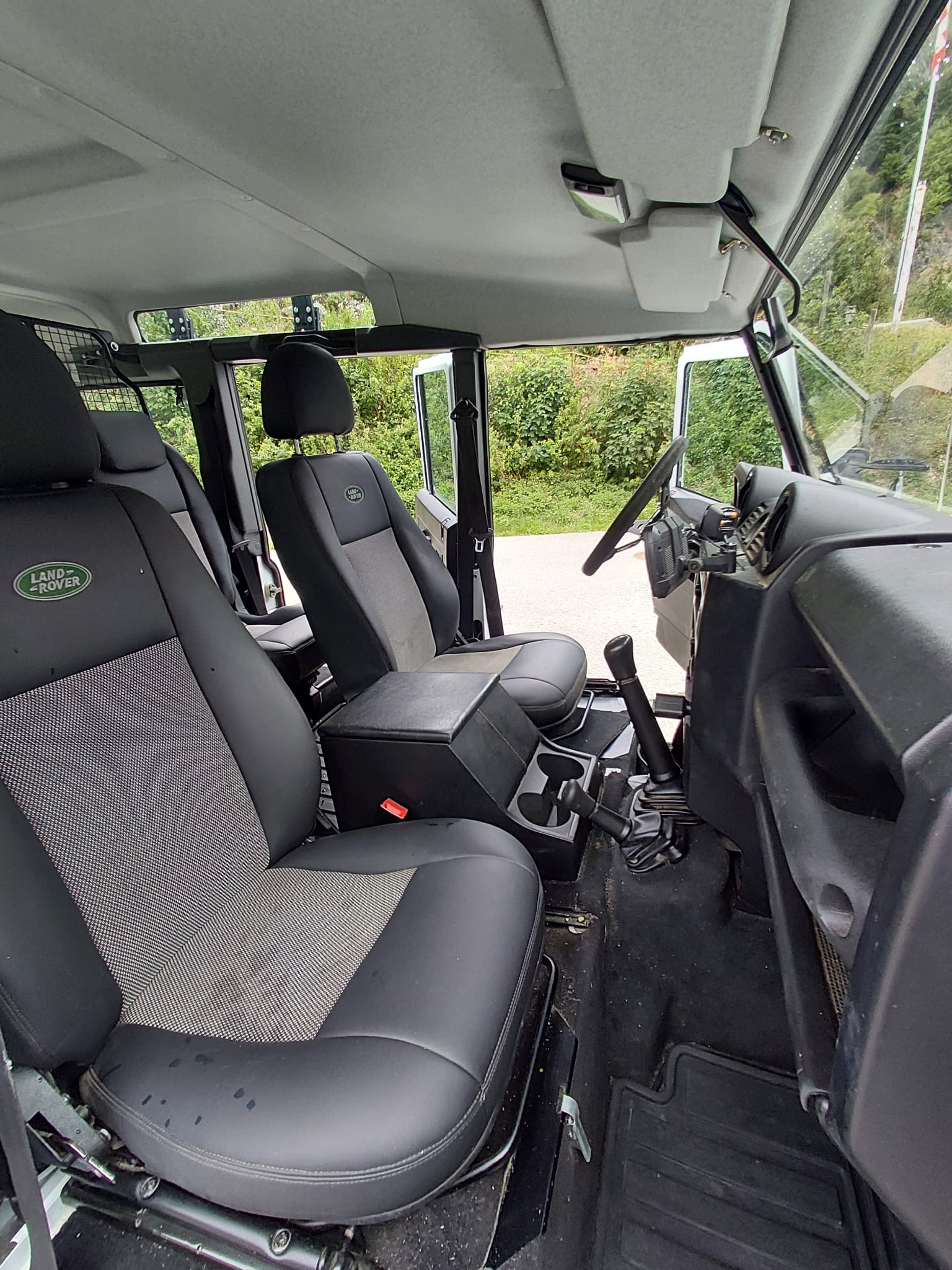LAND ROVER Defender 110TD-image-6