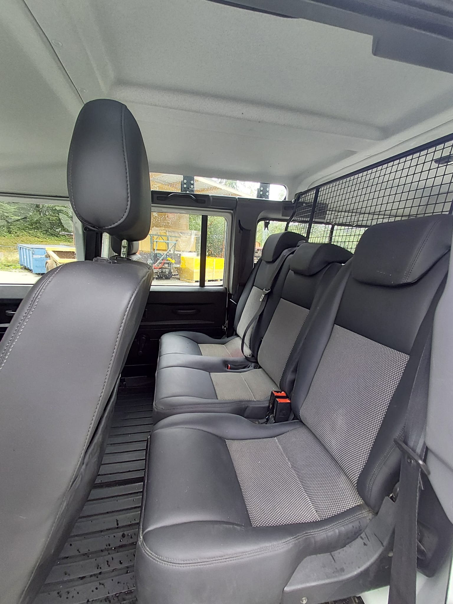 LAND ROVER Defender 110TD-image-12