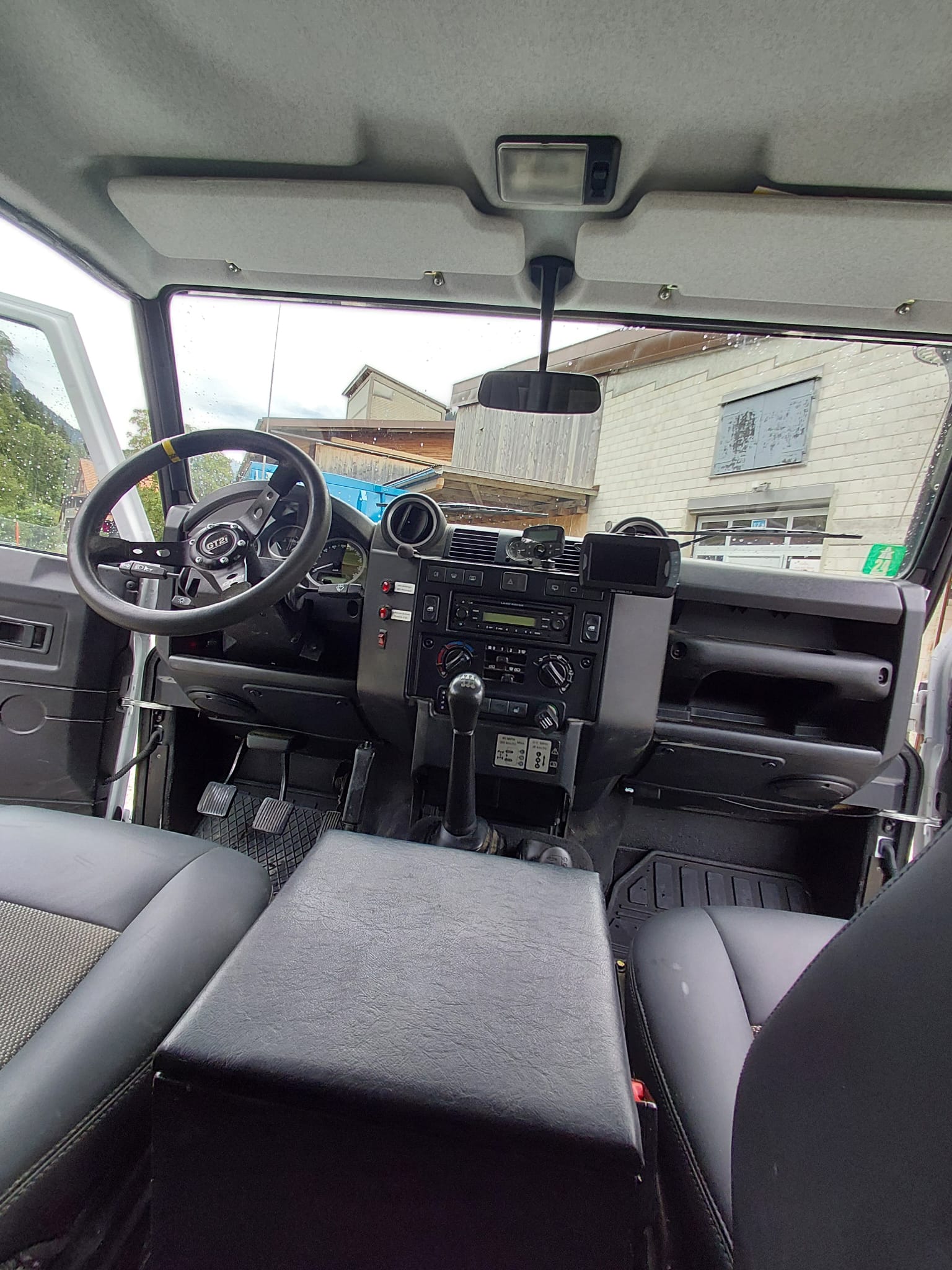 LAND ROVER Defender 110TD-image-5