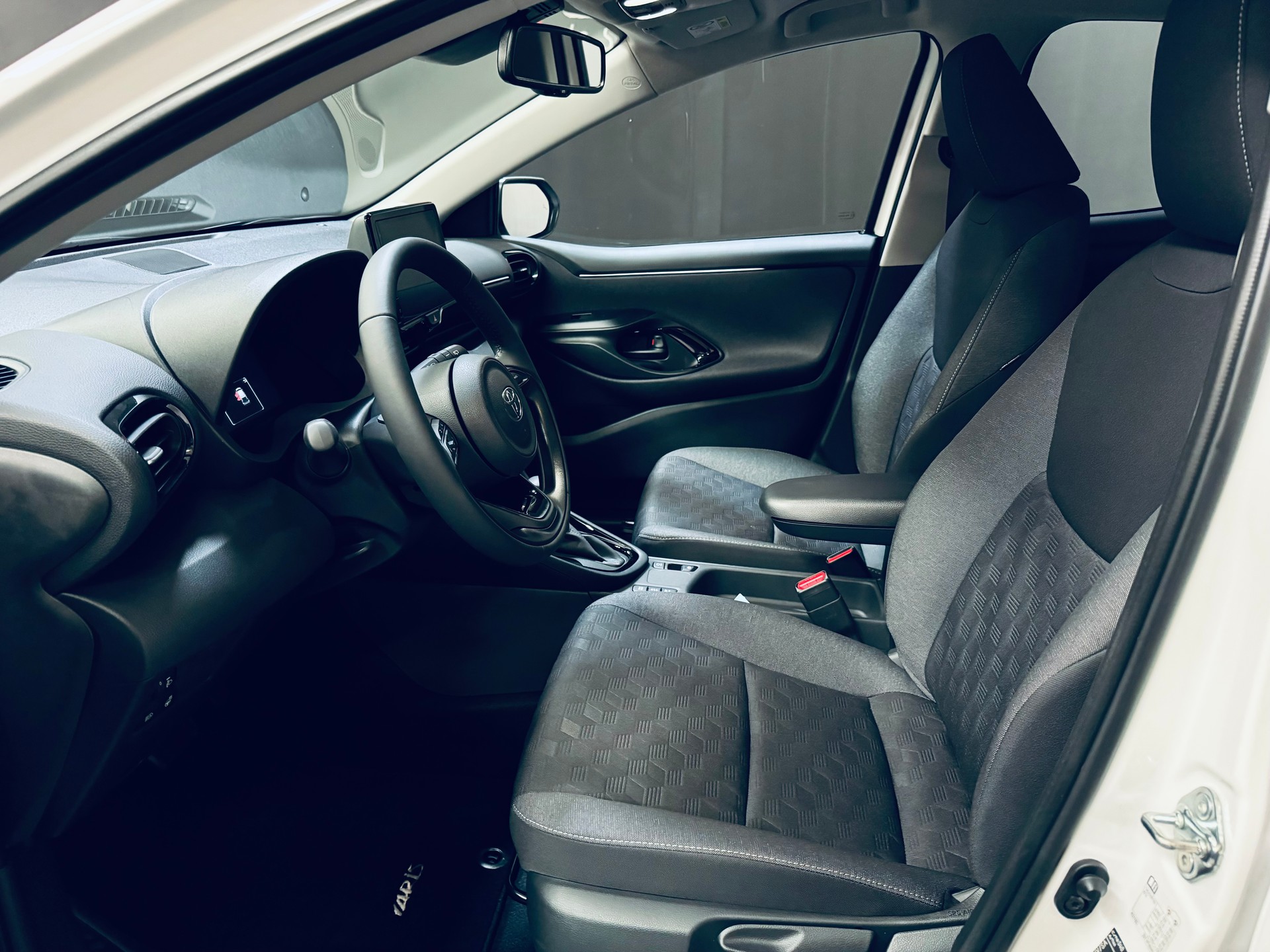 TOYOTA Yaris 1.5 Trend e-CVT-image-12