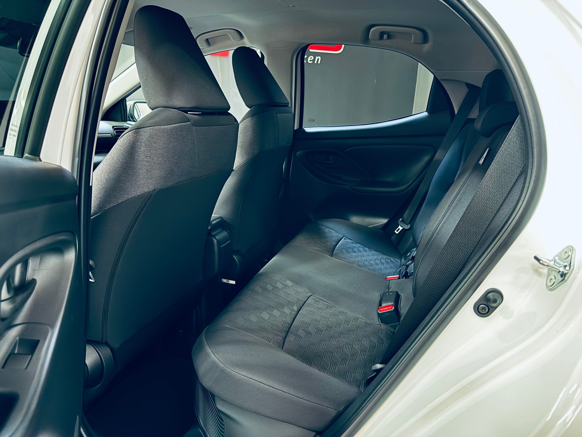 TOYOTA Yaris 1.5 Trend e-CVT-image-13