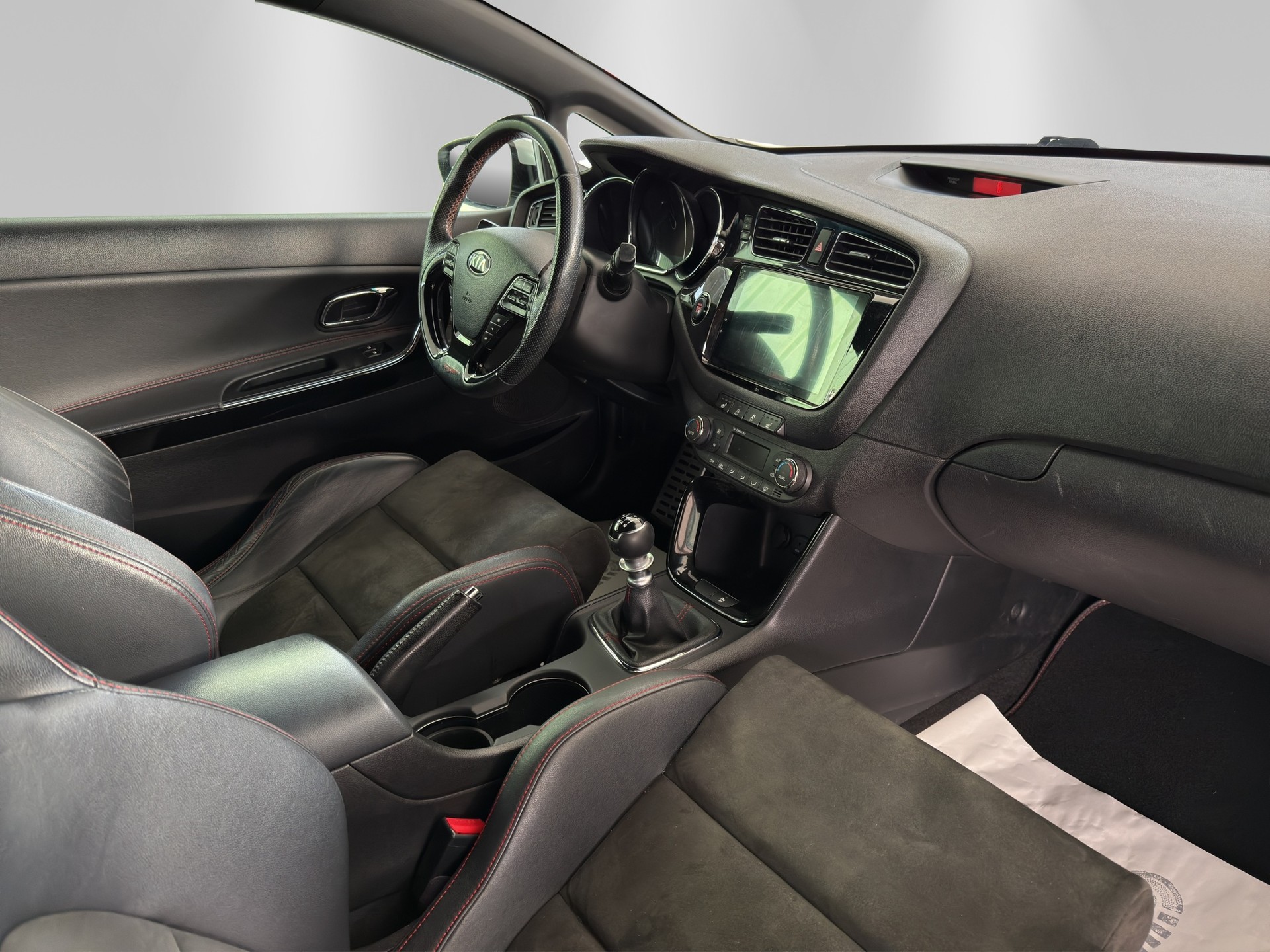 KIA Pro_Cee'd 1.6 GDi Turbo GT-image-12