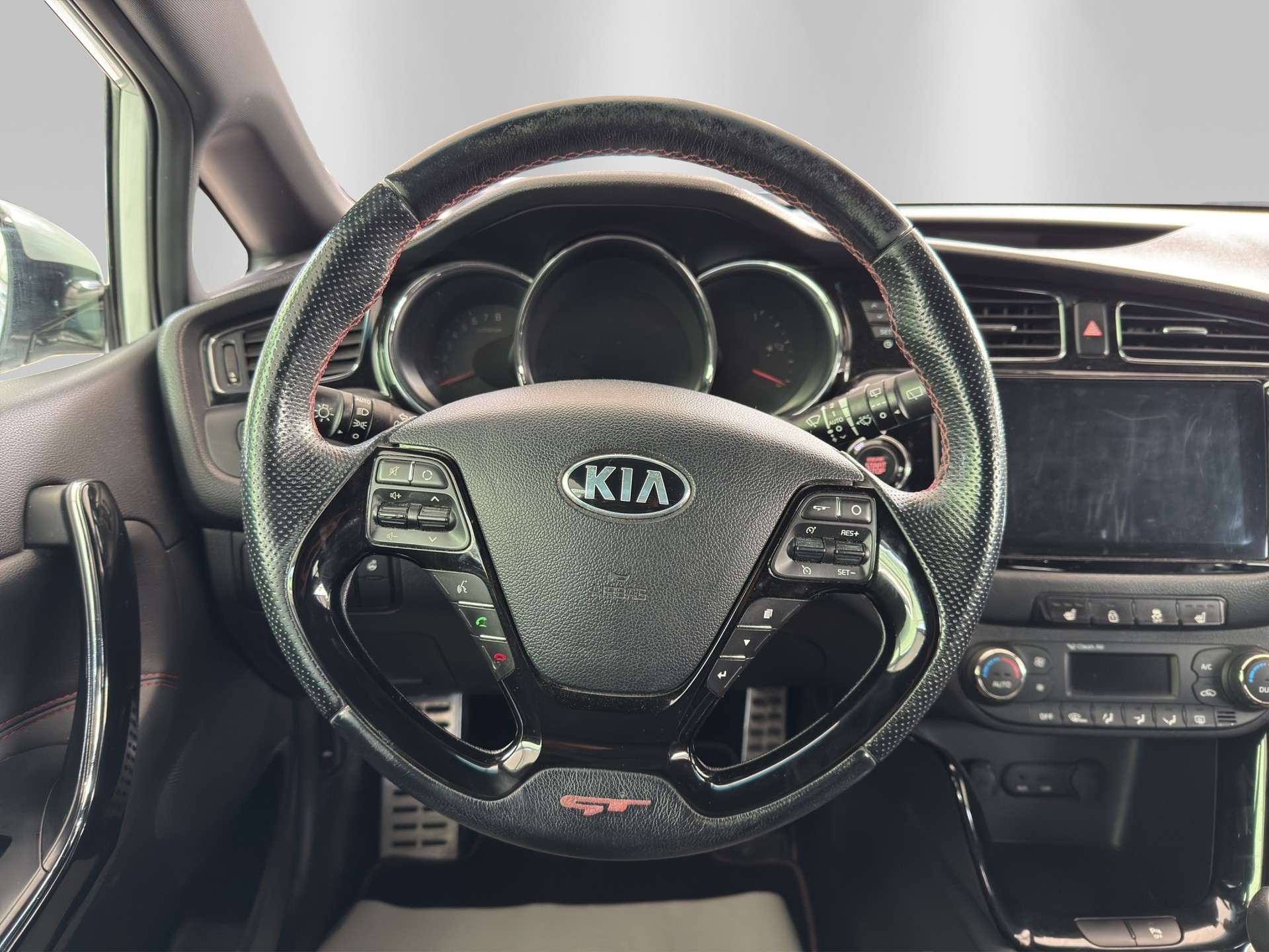KIA Pro_Cee'd 1.6 GDi Turbo GT-image-9