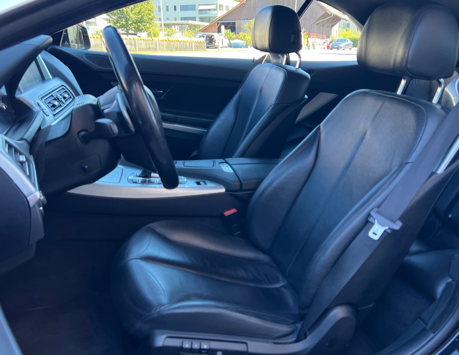 BMW 640i Cabrio-image-9