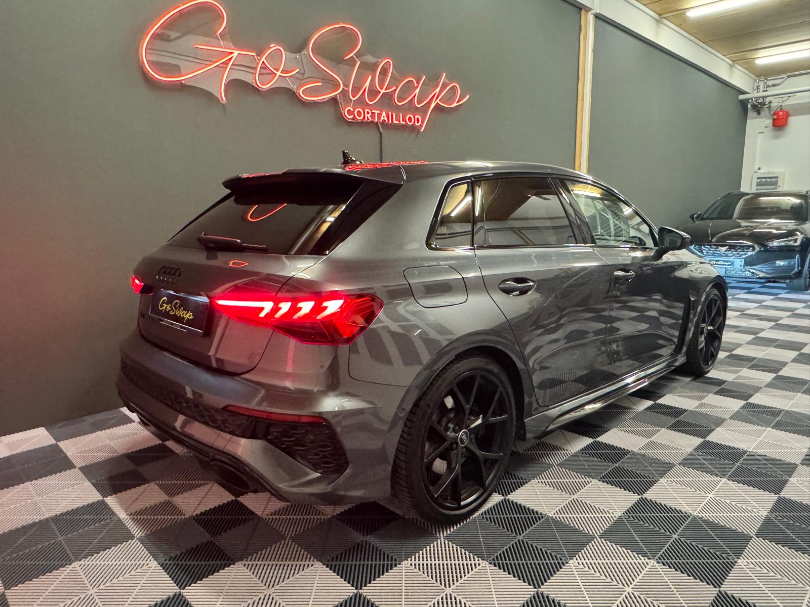 AUDI RS3 Sportback 2.5 TSI quattro S-tronic-image-5
