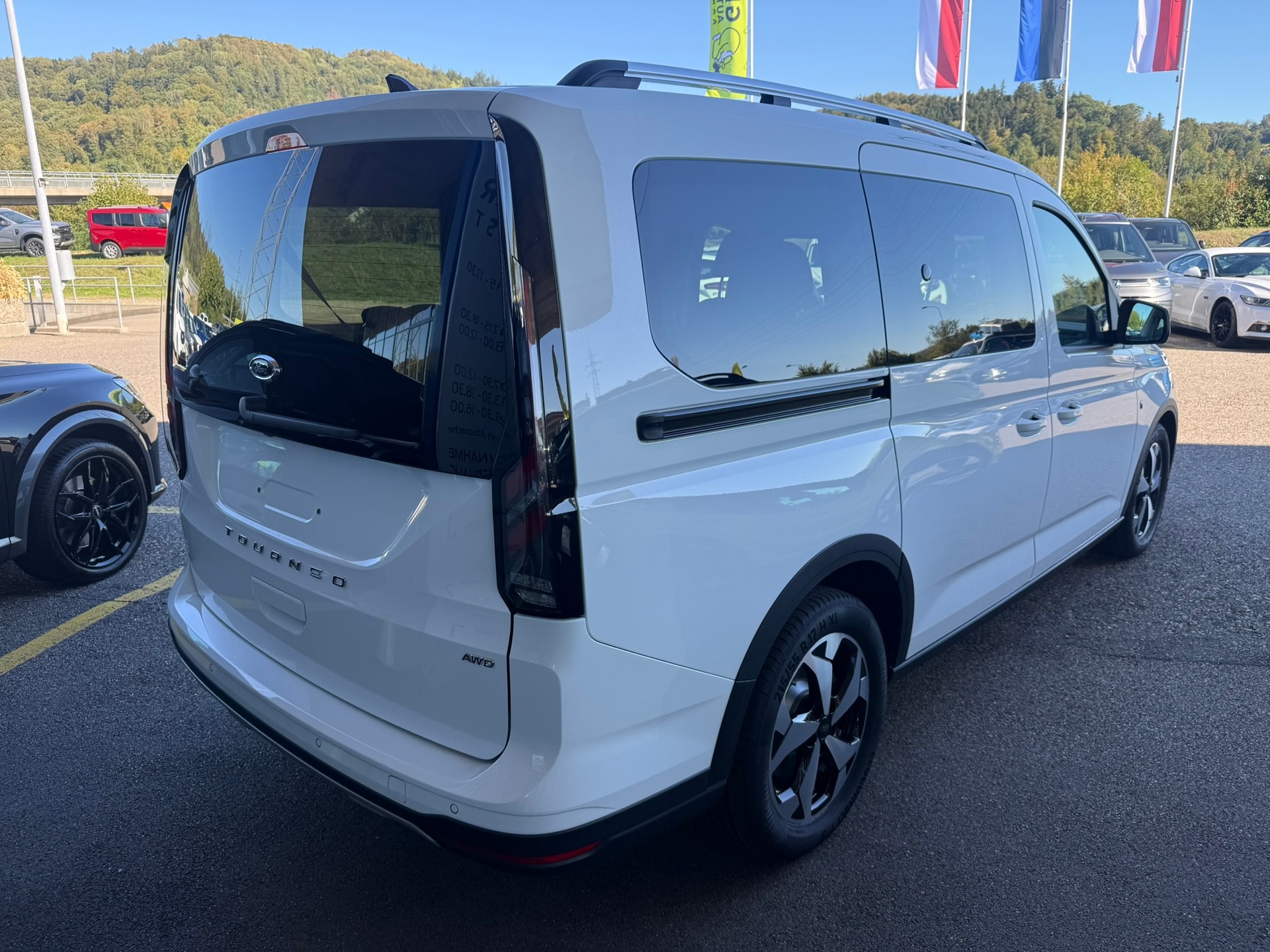 FORD Grand Tourneo Connect 2.0 EcoBlue AWD Active-image-5