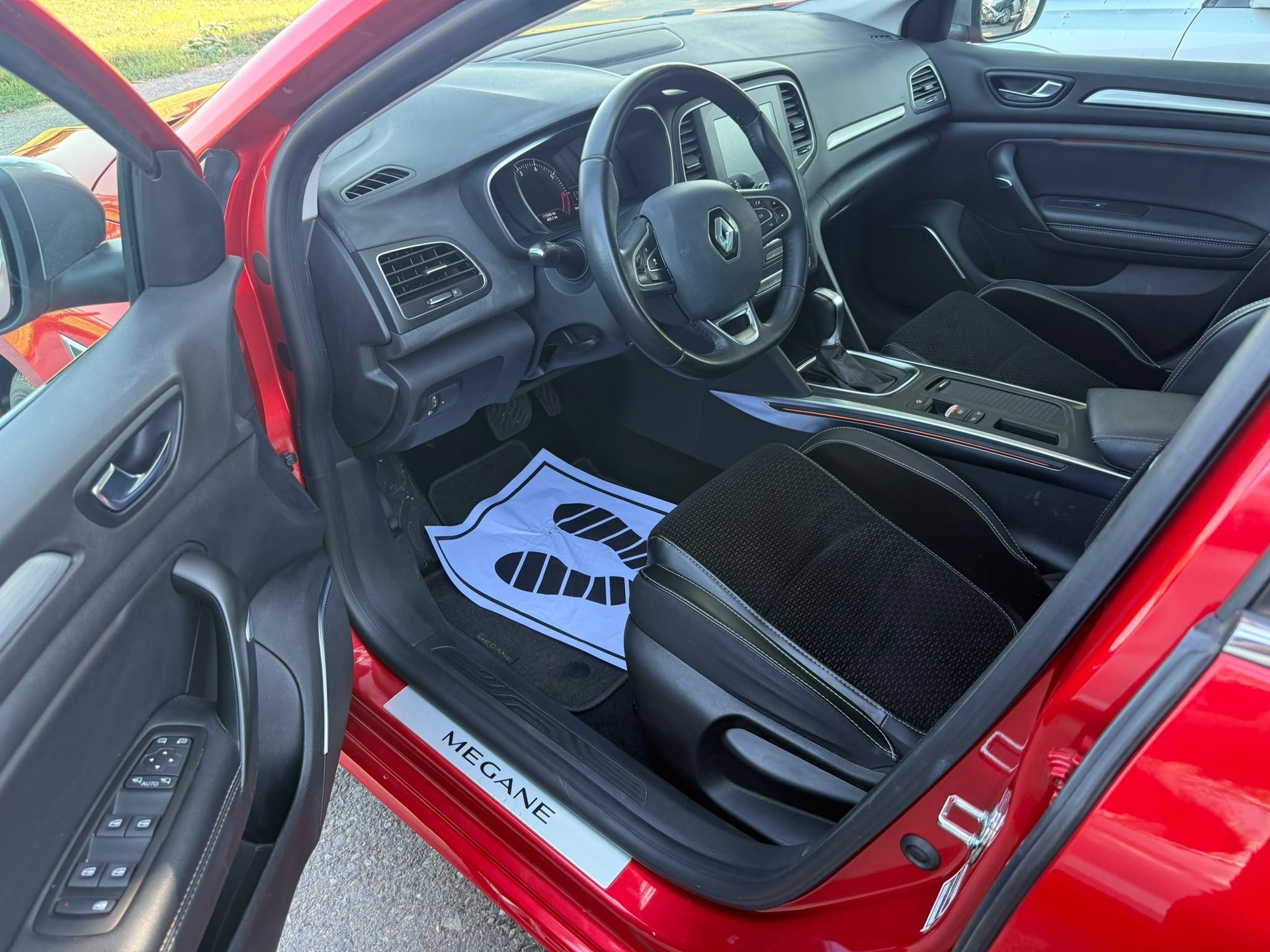 RENAULT Mégane Grandtour 1.3 16V Turbo Business EDC-image-9