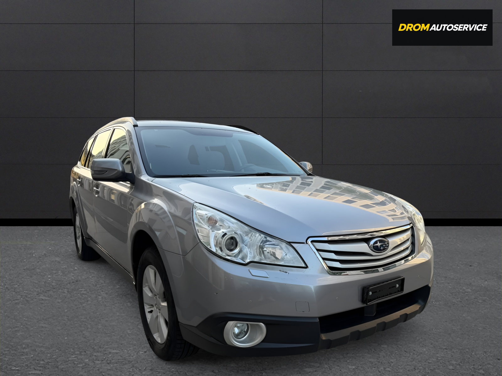 SUBARU Outback 2.5i Swiss AWD Lineartronic-image-0