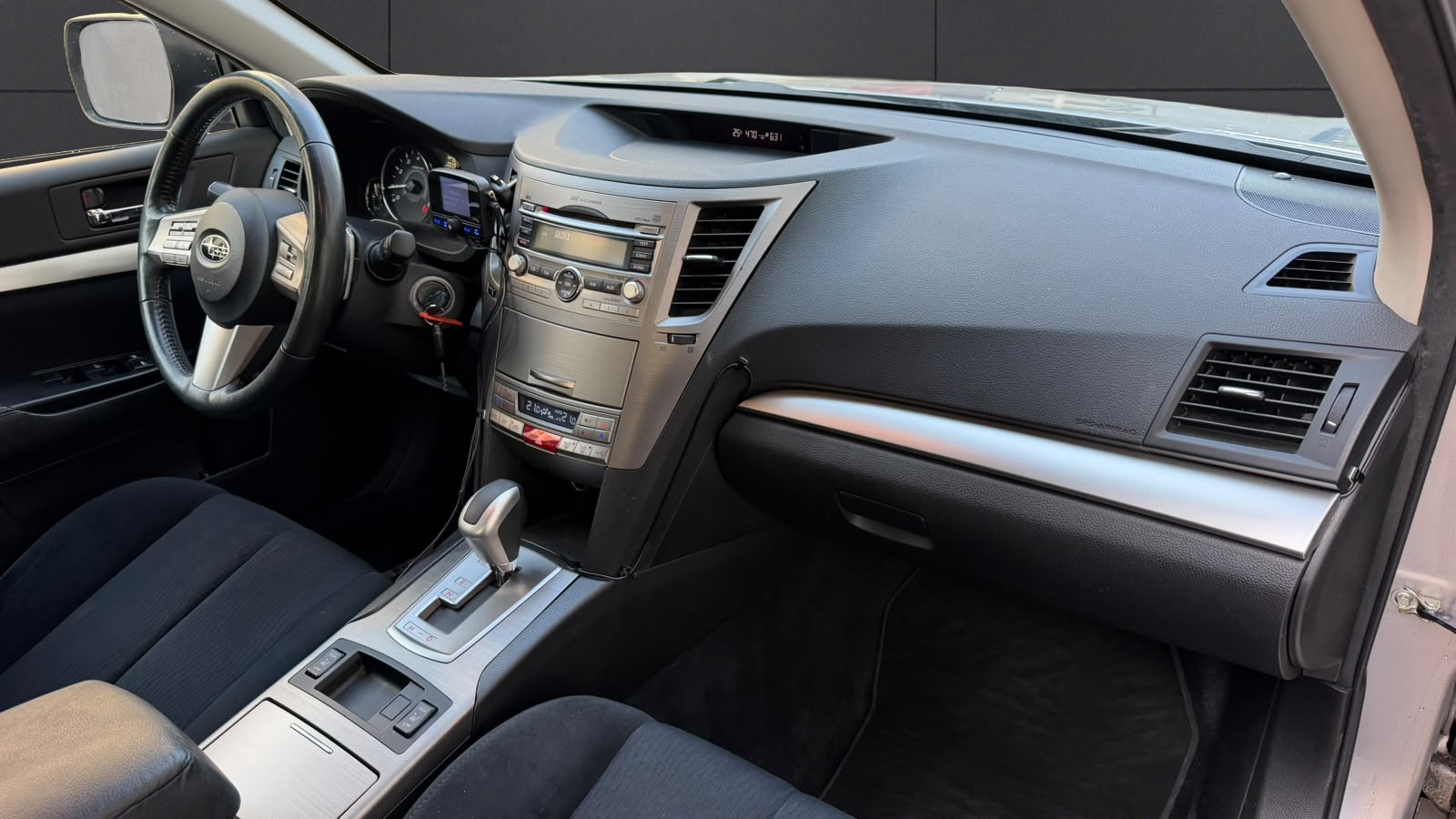 SUBARU Outback 2.5i Swiss AWD Lineartronic-image-10