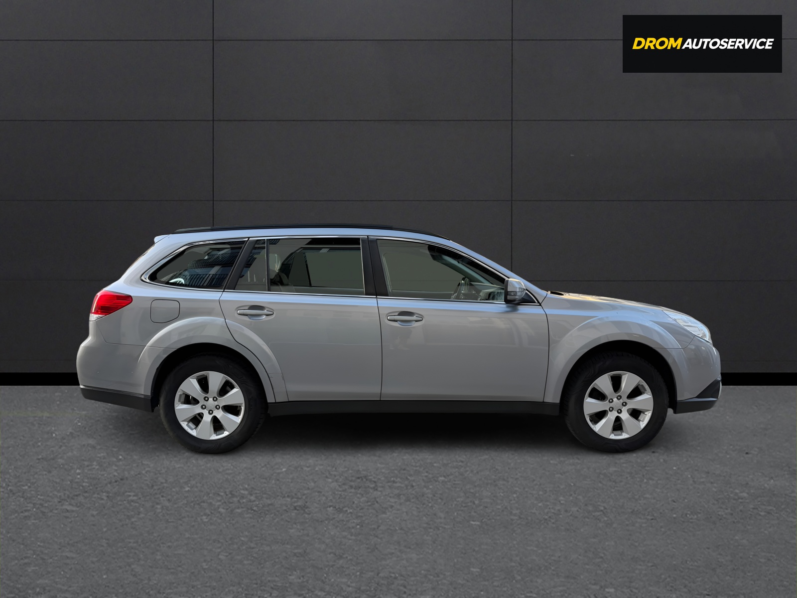 SUBARU Outback 2.5i Swiss AWD Lineartronic-image-3