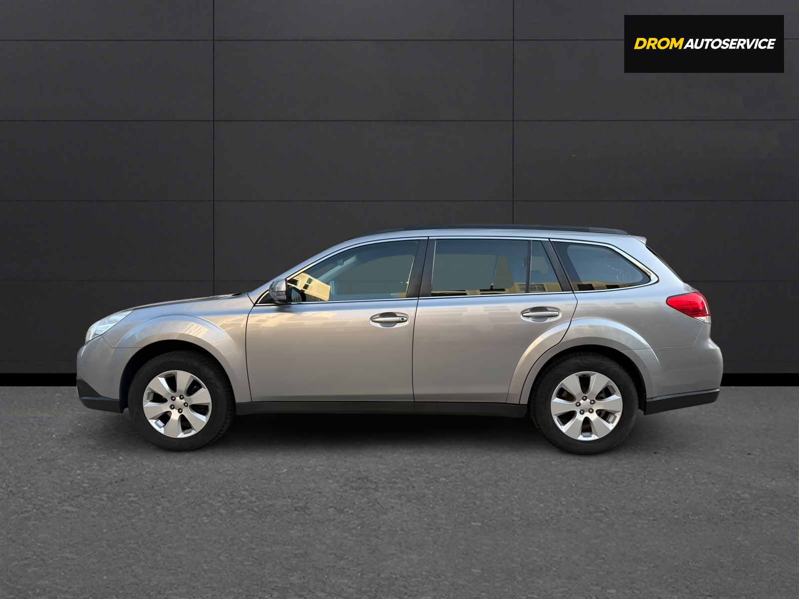 SUBARU Outback 2.5i Swiss AWD Lineartronic-image-4