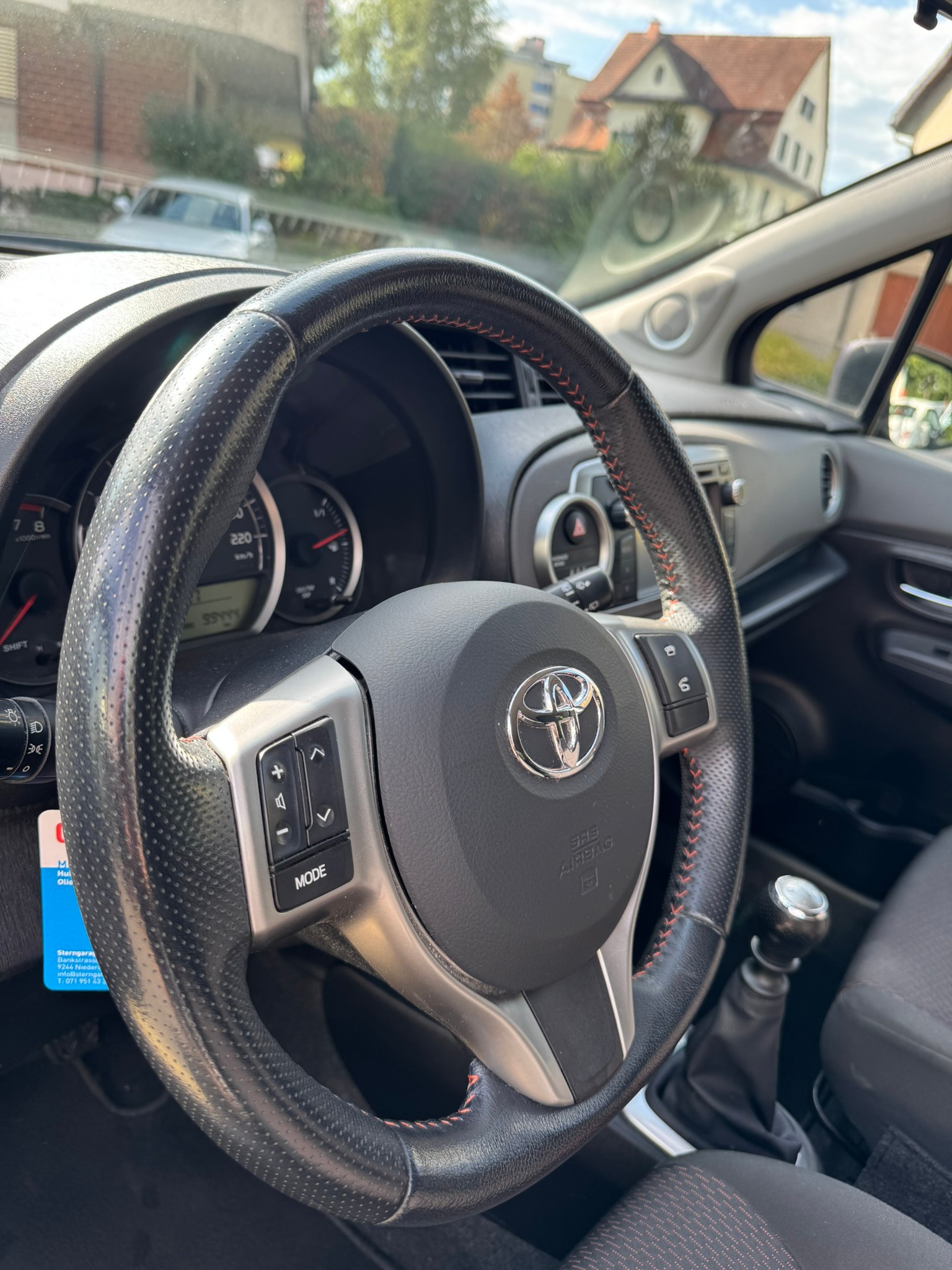TOYOTA Yaris 1.33 Style-image-8