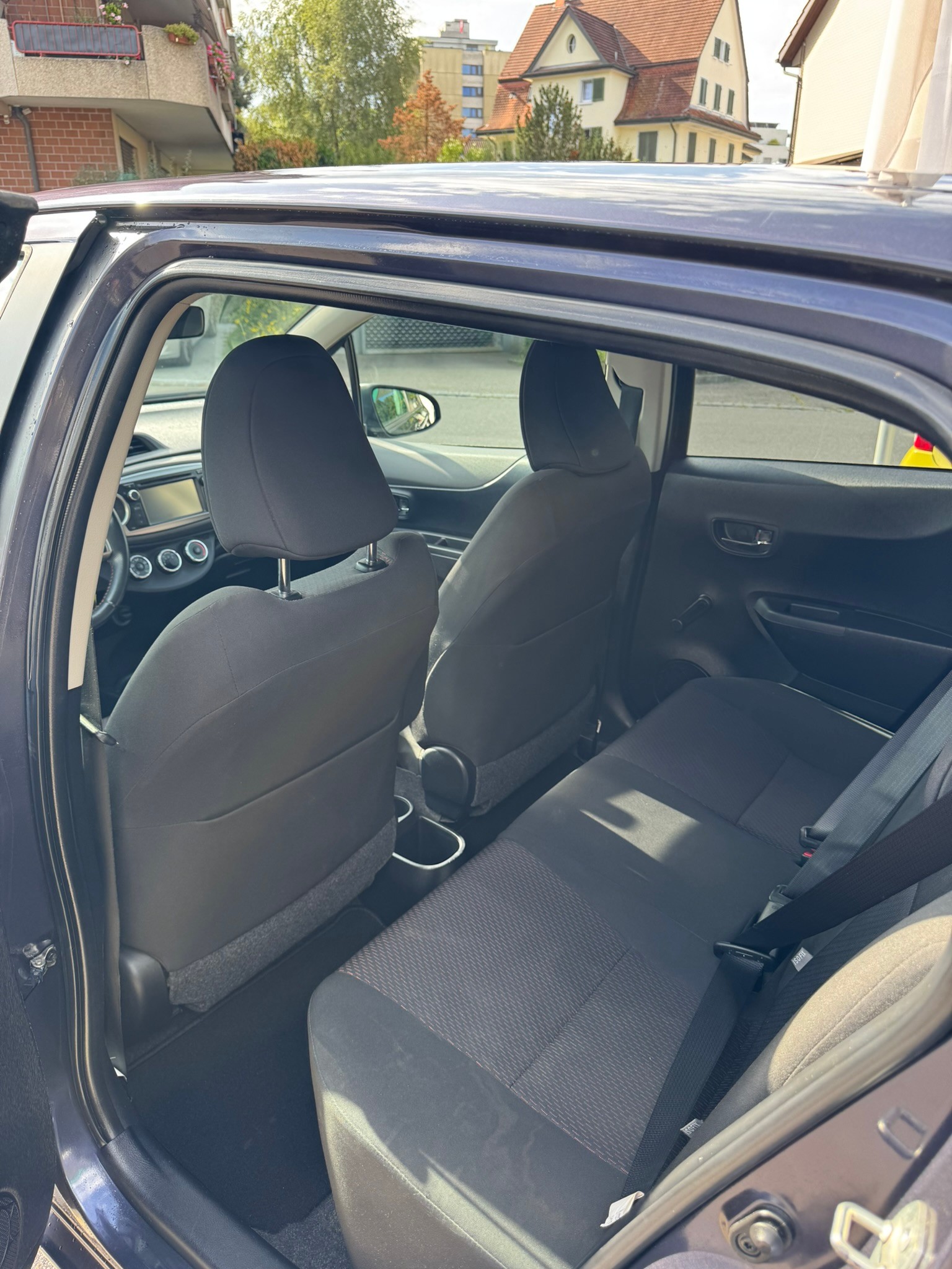 TOYOTA Yaris 1.33 Style-image-6