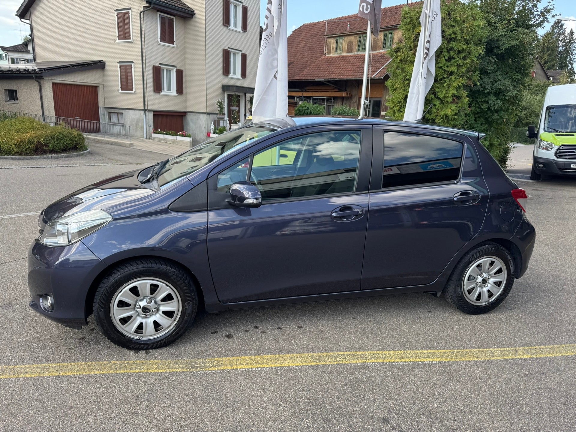 TOYOTA Yaris 1.33 Style-image-1