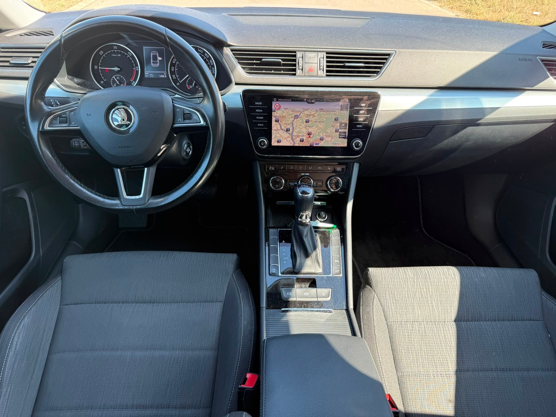 SKODA Superb Combi 2.0 TDi Ambition DSG-image-8