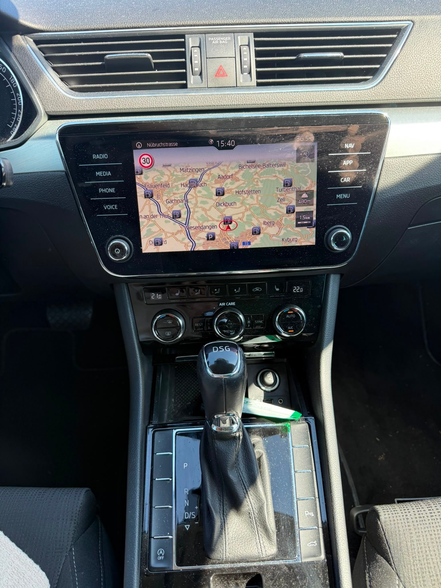 SKODA Superb Combi 2.0 TDi Ambition DSG-image-10