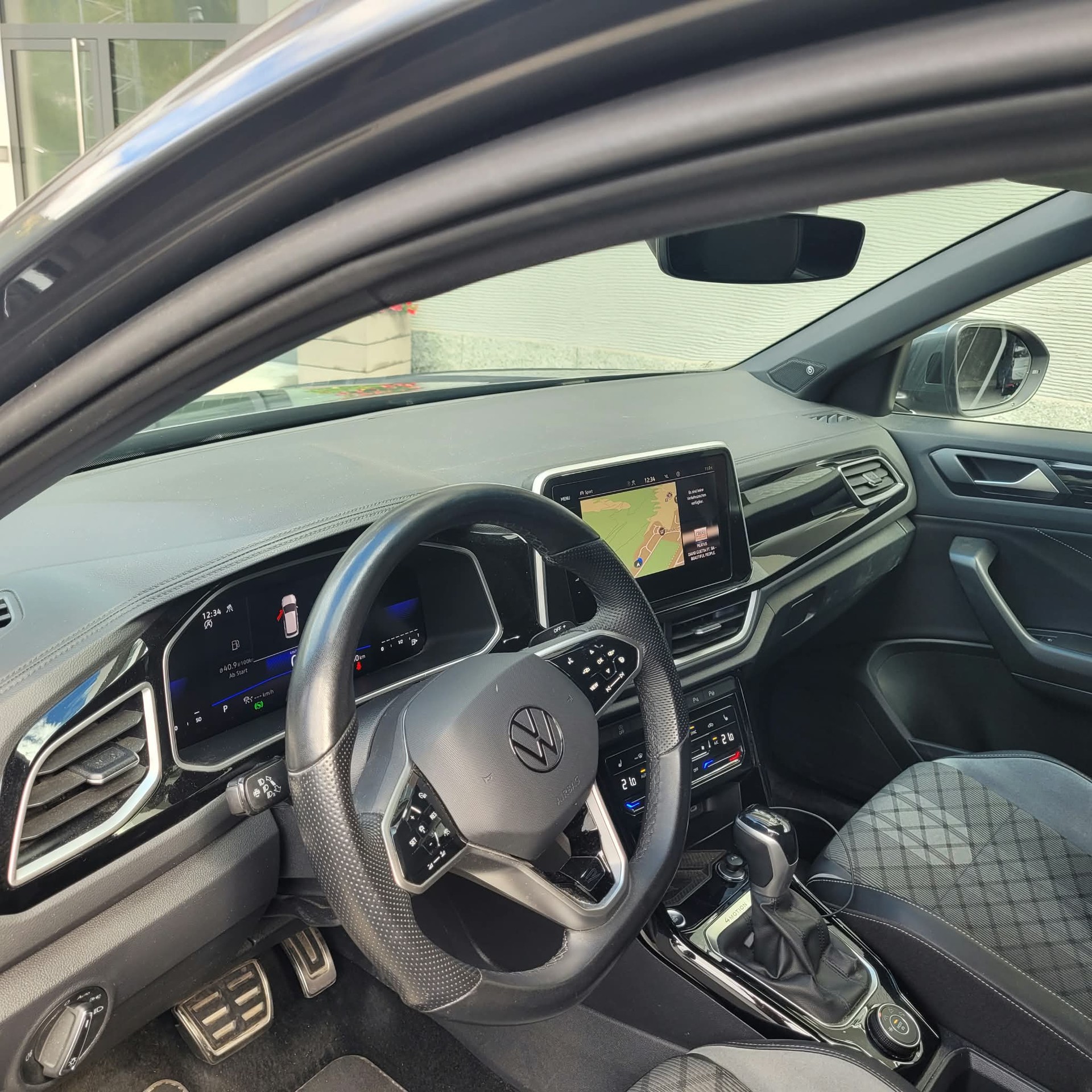 VW T-Roc 2.0 TDI SCR R-Line DSG 4motion-image-2