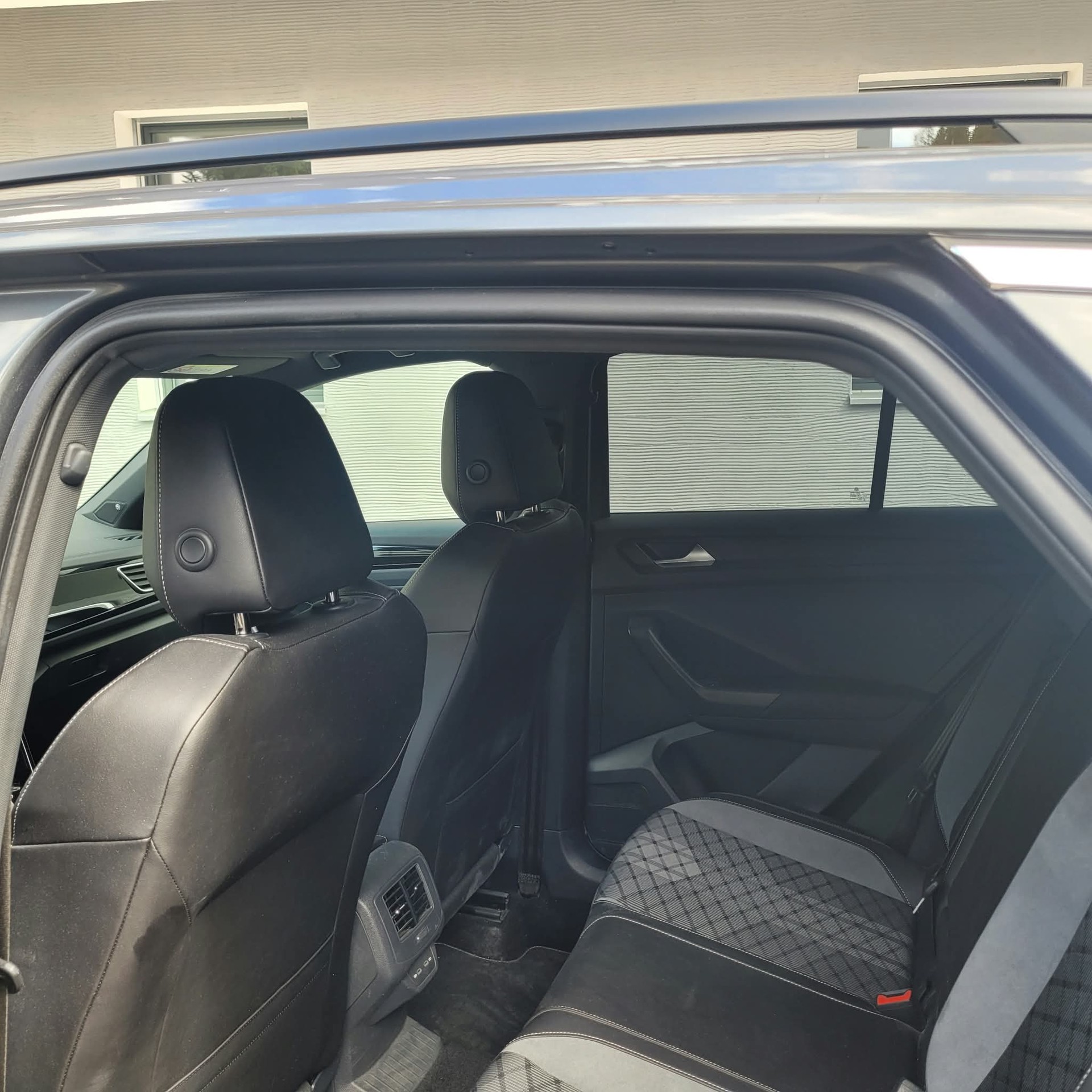 VW T-Roc 2.0 TDI SCR R-Line DSG 4motion-image-3