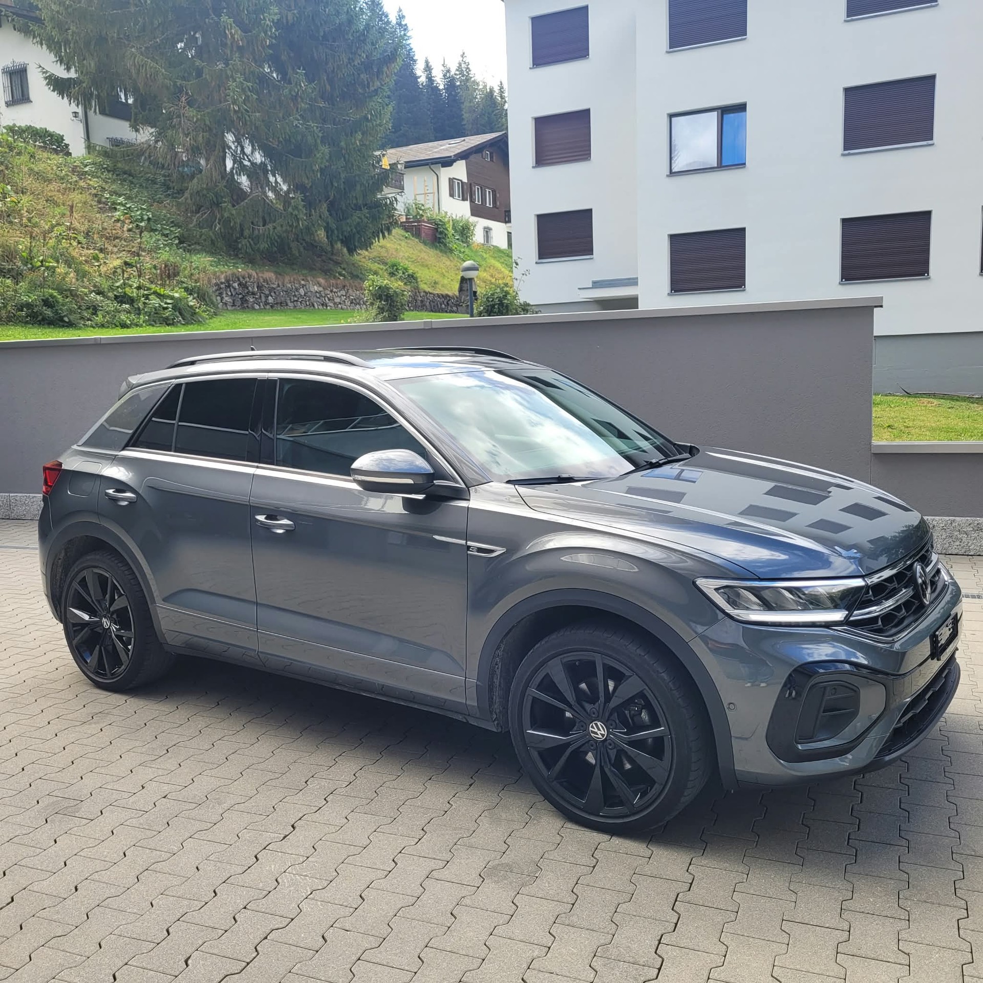 VW T-Roc 2.0 TDI SCR R-Line DSG 4motion-image-0