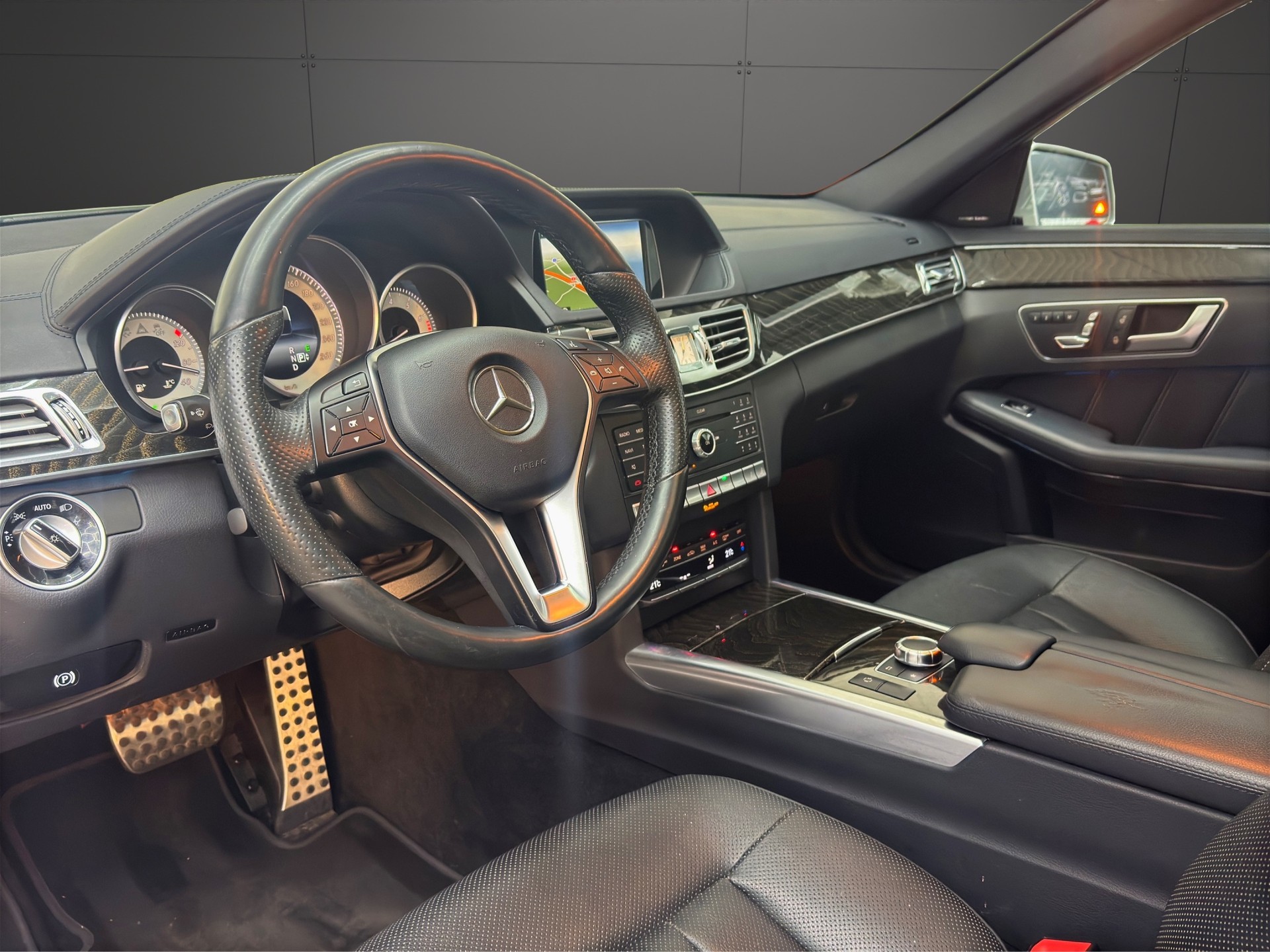 MERCEDES-BENZ E 400 Avantgarde 4Matic 7G-Tronic-image-10
