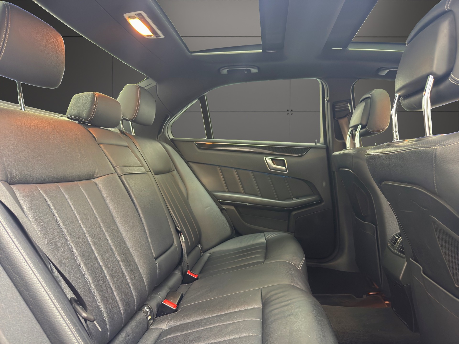 MERCEDES-BENZ E 400 Avantgarde 4Matic 7G-Tronic-image-14