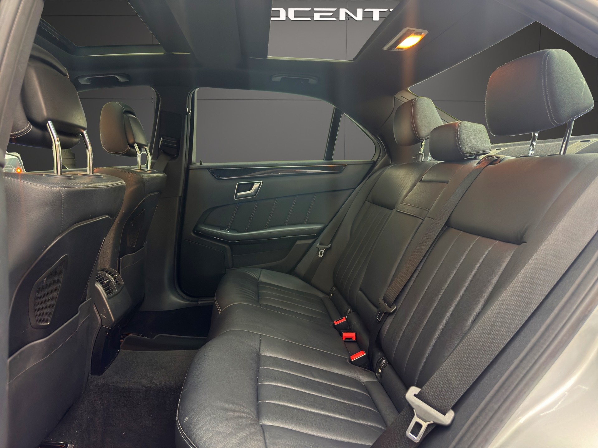 MERCEDES-BENZ E 400 Avantgarde 4Matic 7G-Tronic-image-15