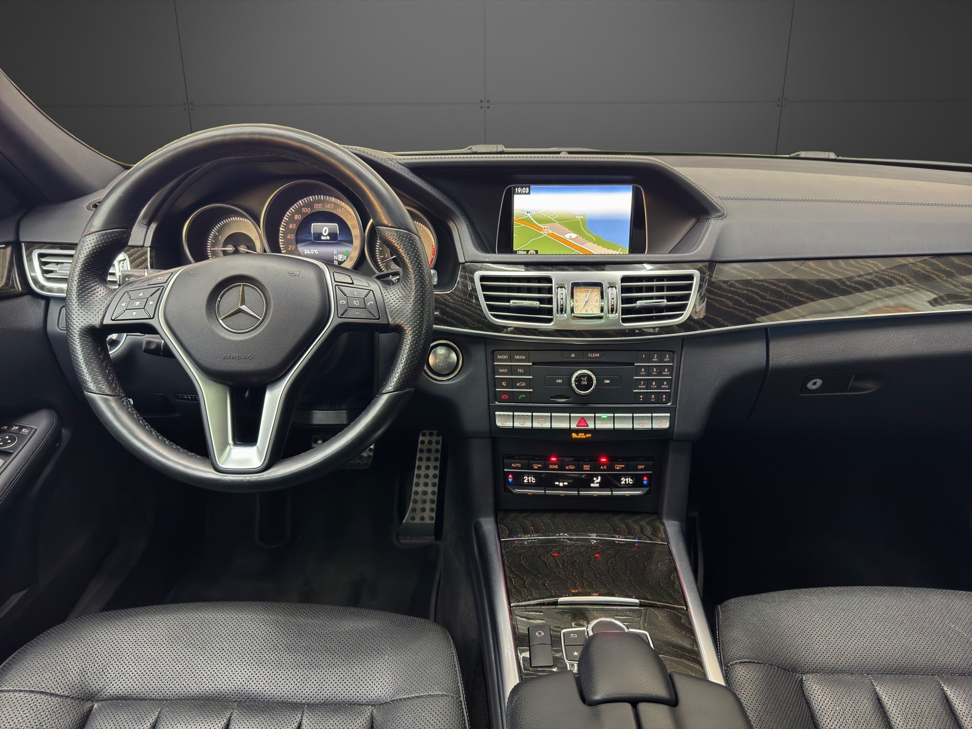 MERCEDES-BENZ E 400 Avantgarde 4Matic 7G-Tronic-image-11
