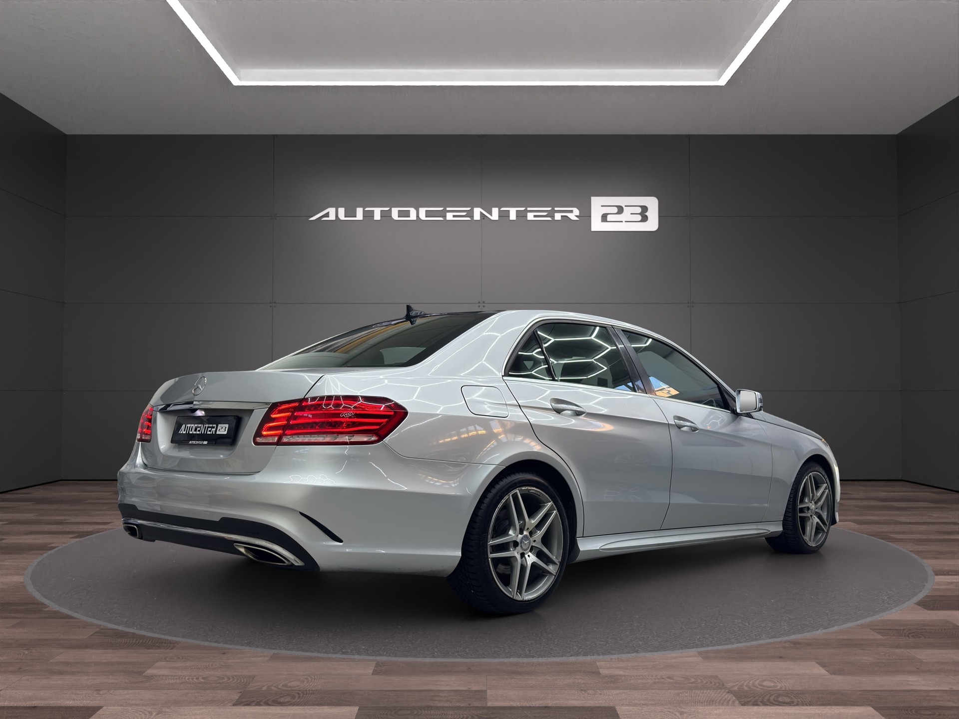 MERCEDES-BENZ E 400 Avantgarde 4Matic 7G-Tronic-image-4