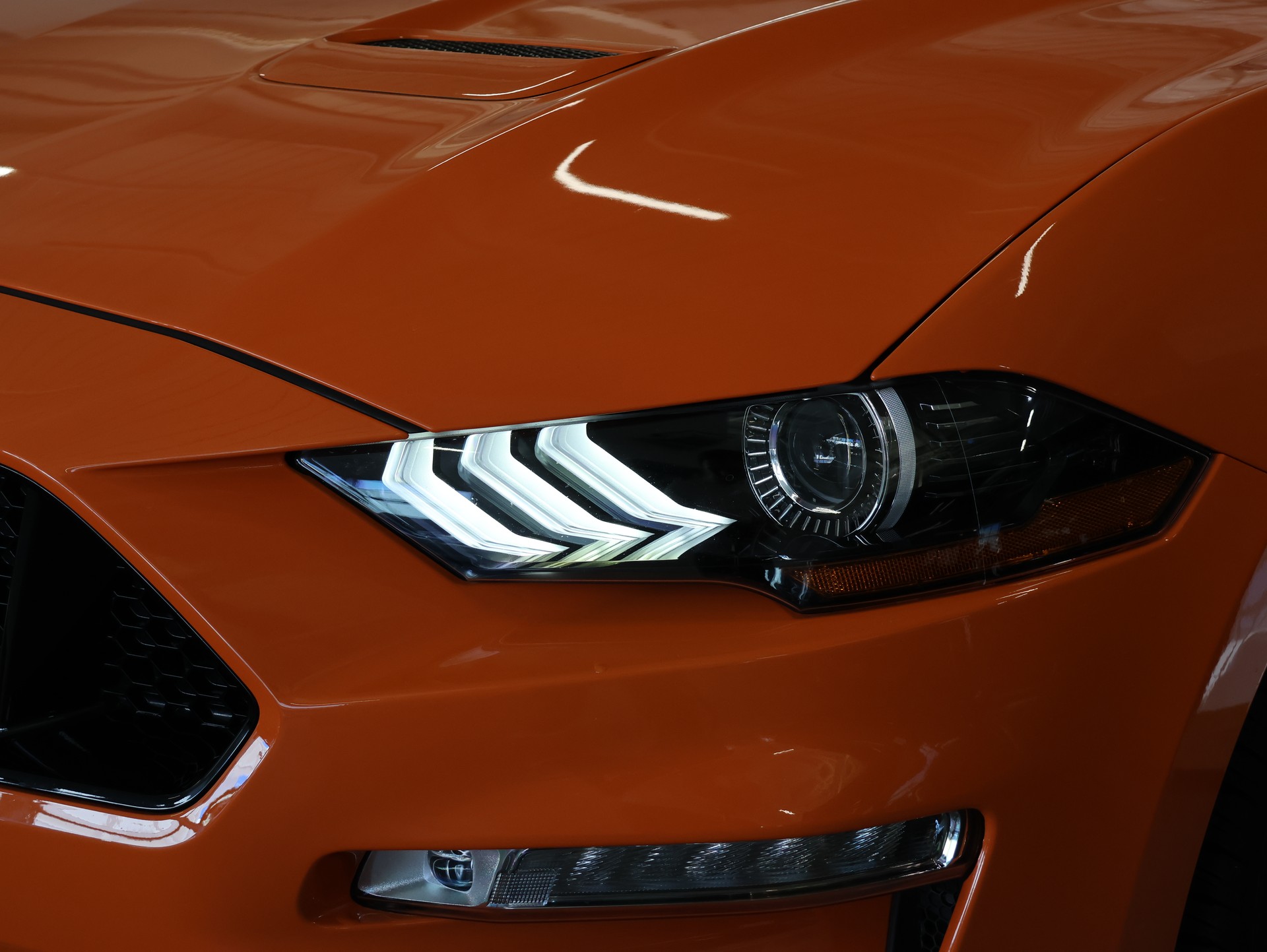 FORD Mustang Fastback 5.0 V8 GT 55 Automat-image-4