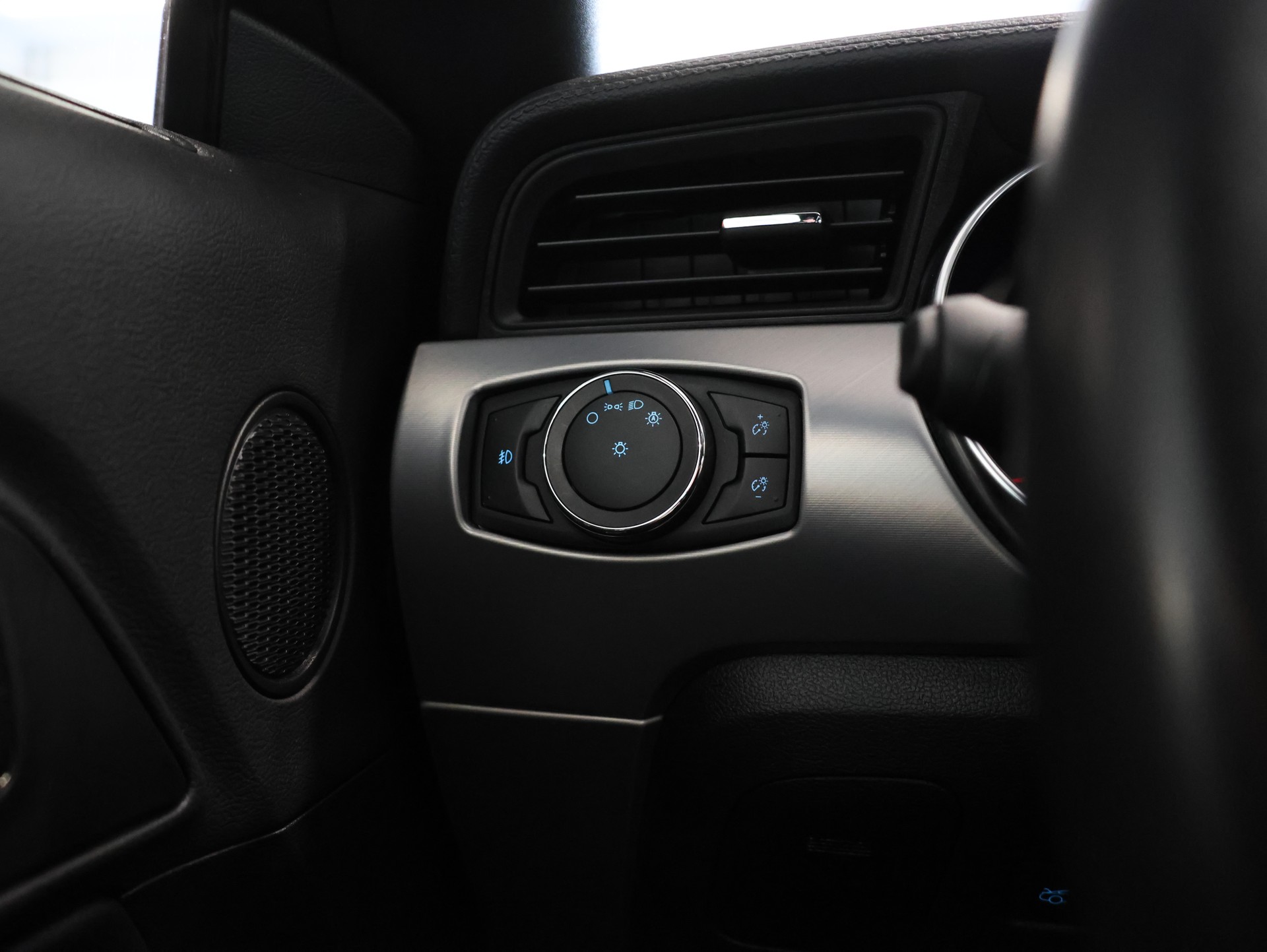 FORD Mustang Fastback 5.0 V8 GT 55 Automat-image-17