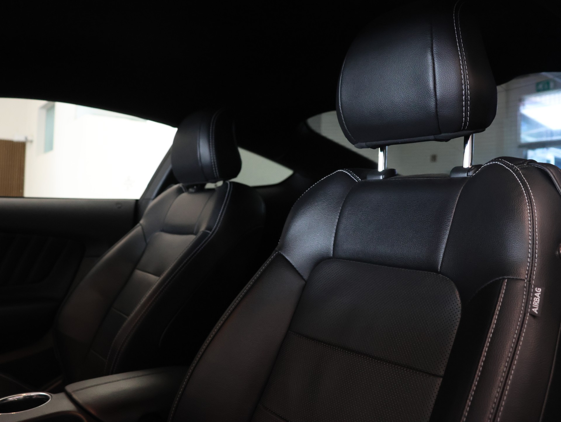 FORD Mustang Fastback 5.0 V8 GT 55 Automat-image-12